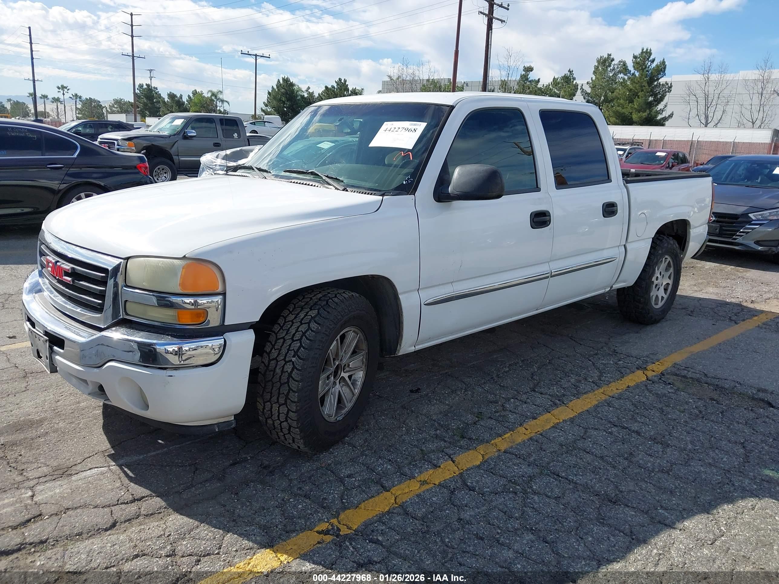 GMC SIERRA image 2