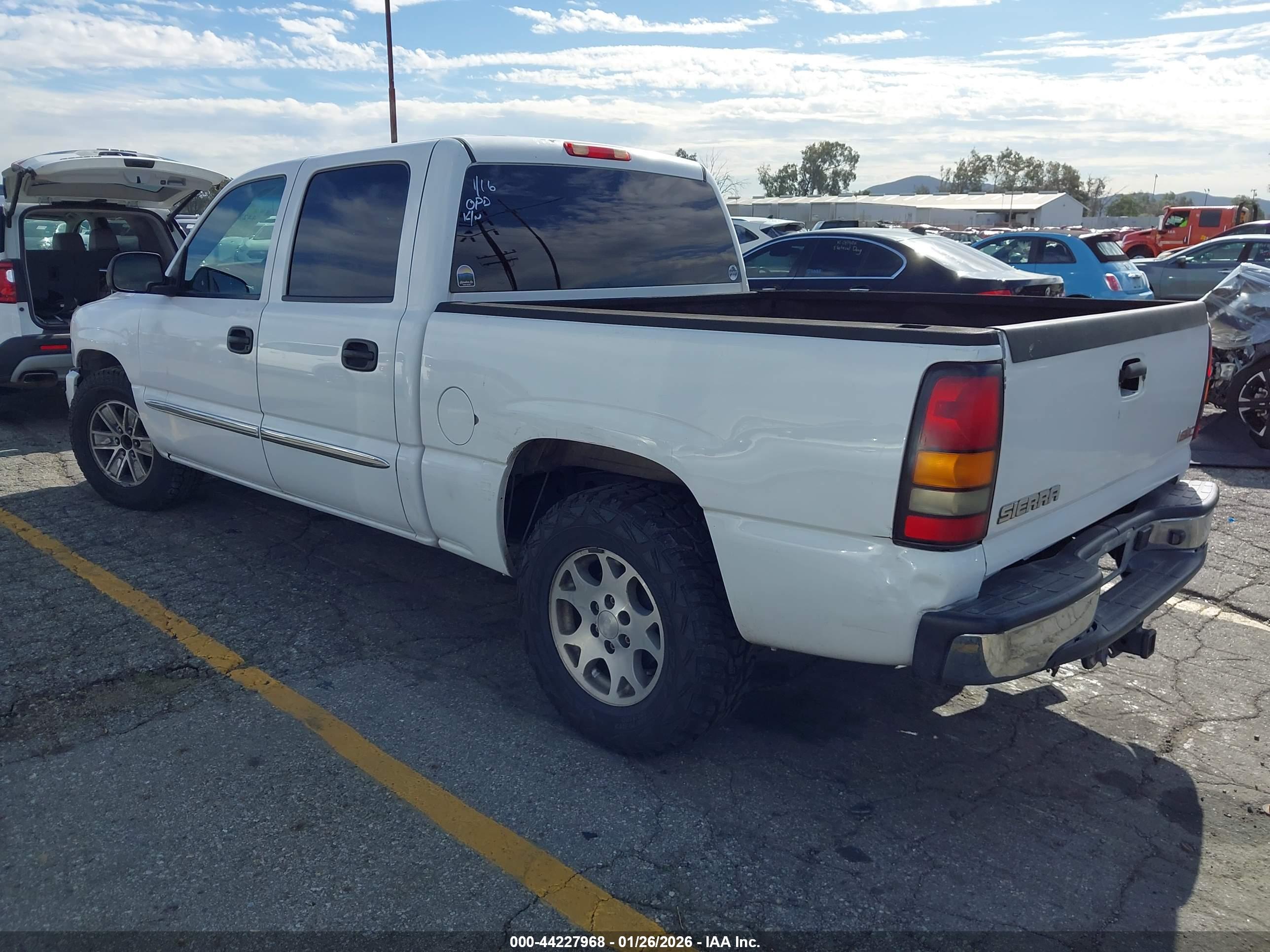 GMC SIERRA image 3