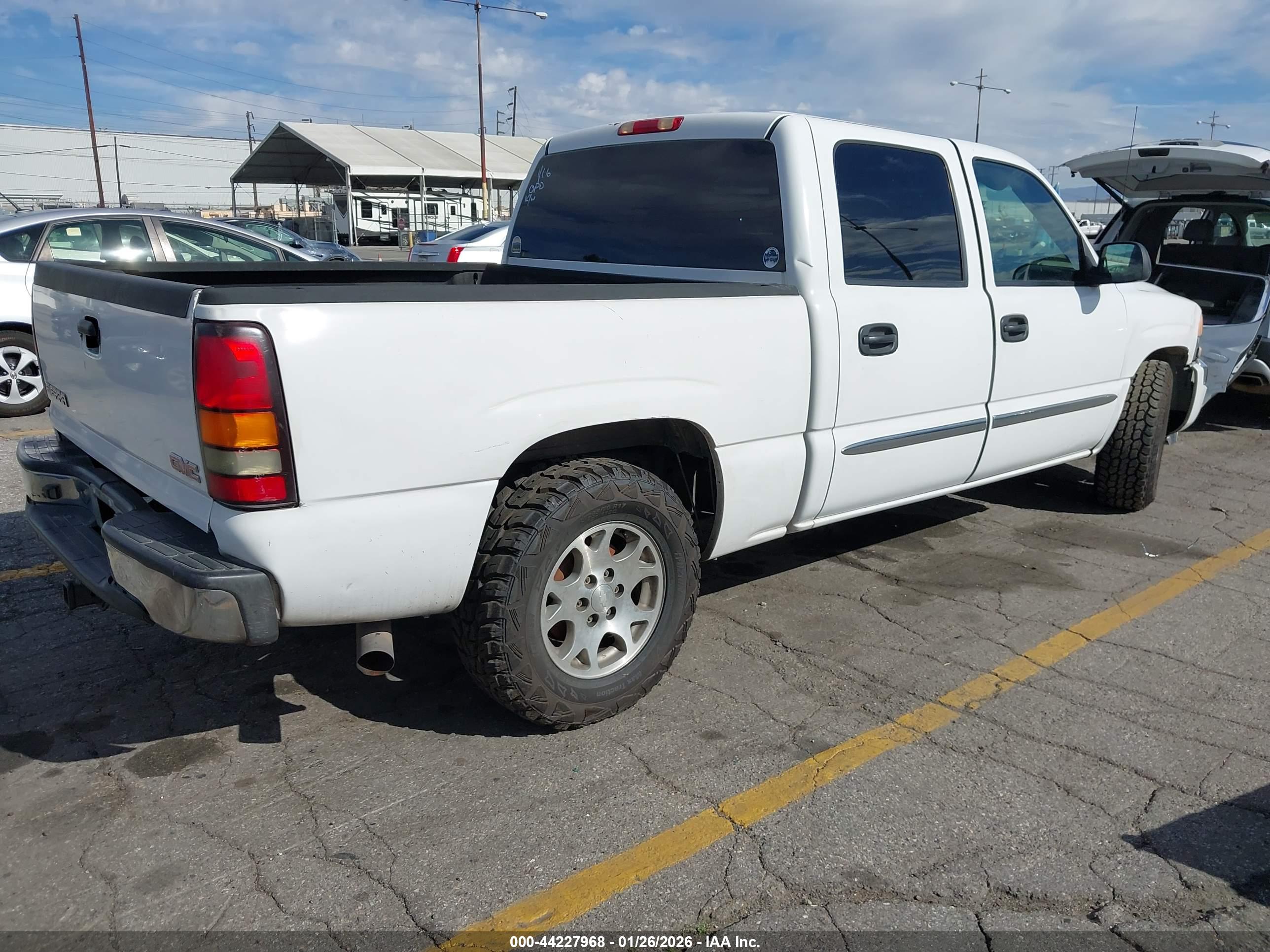 GMC SIERRA image 4