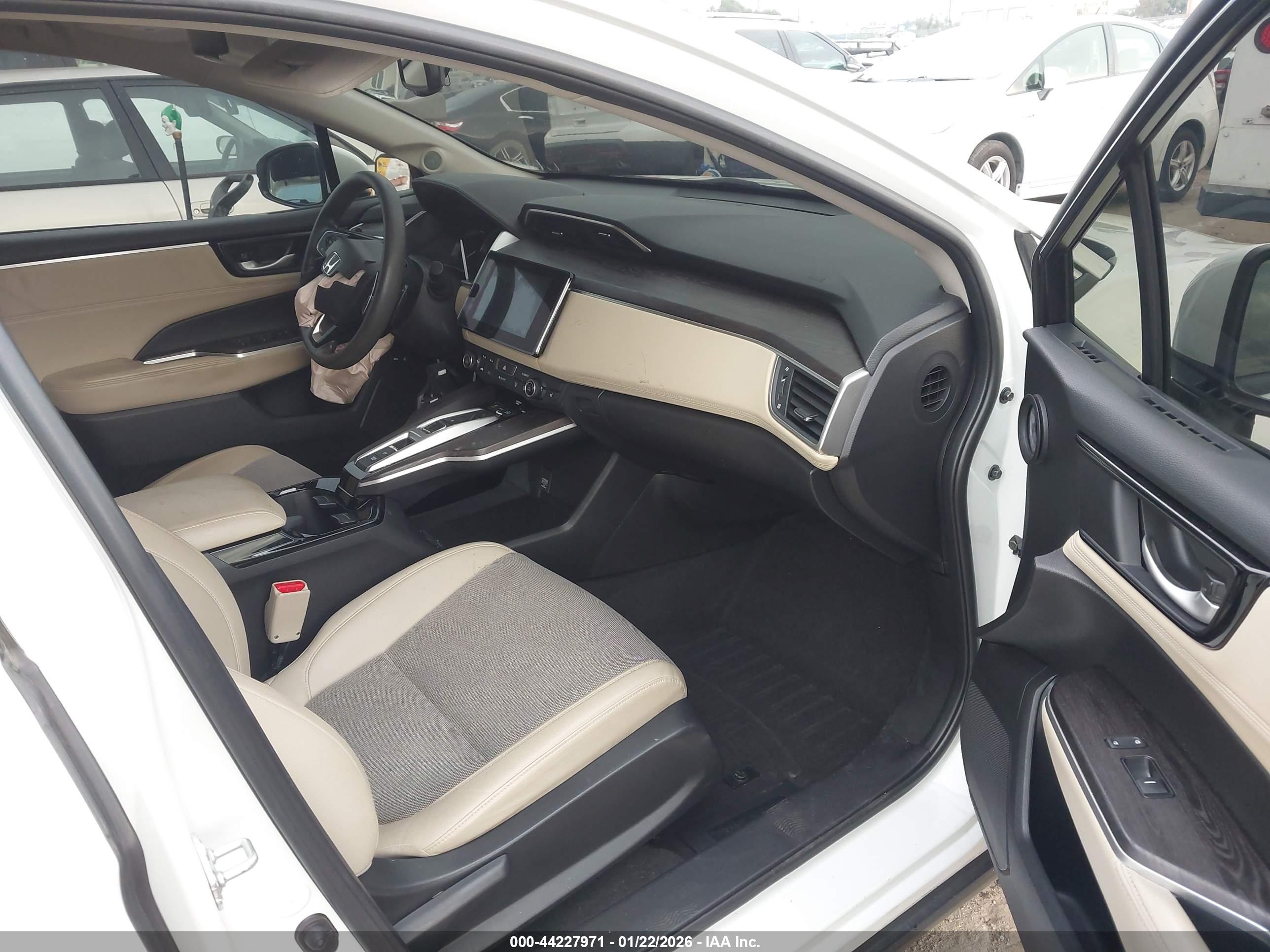 HONDA CLARITY image 5
