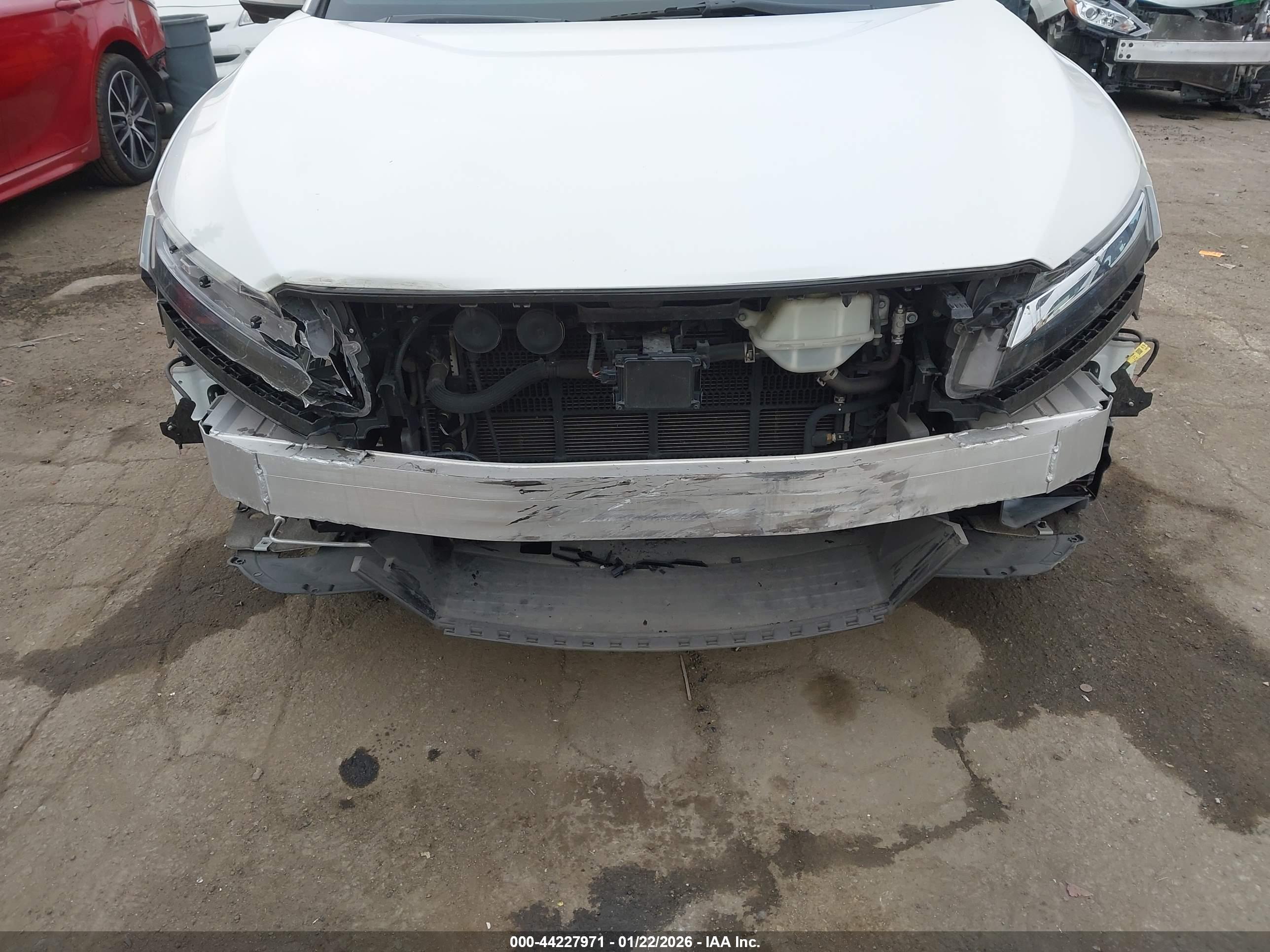 HONDA CLARITY image 6
