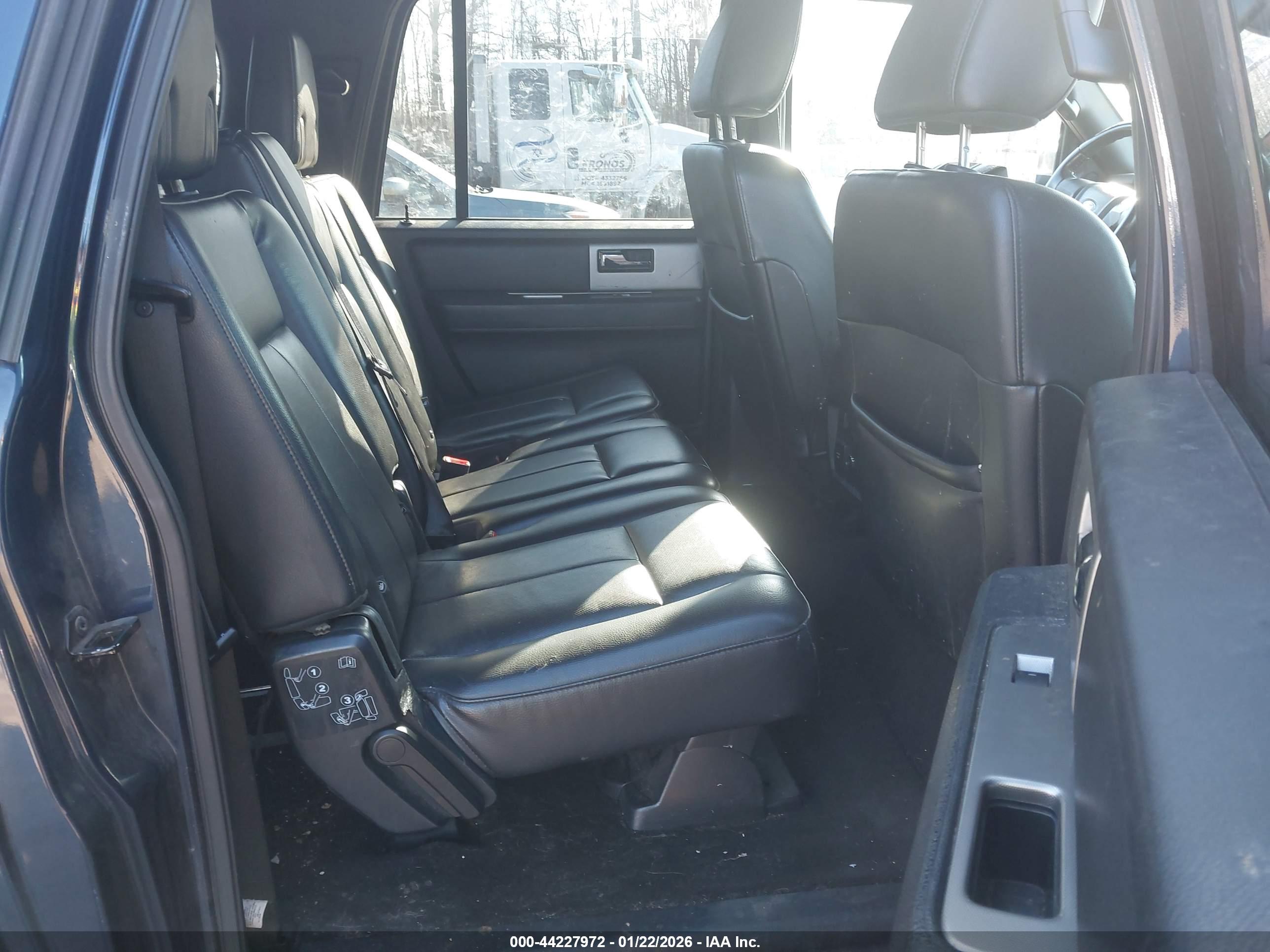 FORD EXPEDITION image 8