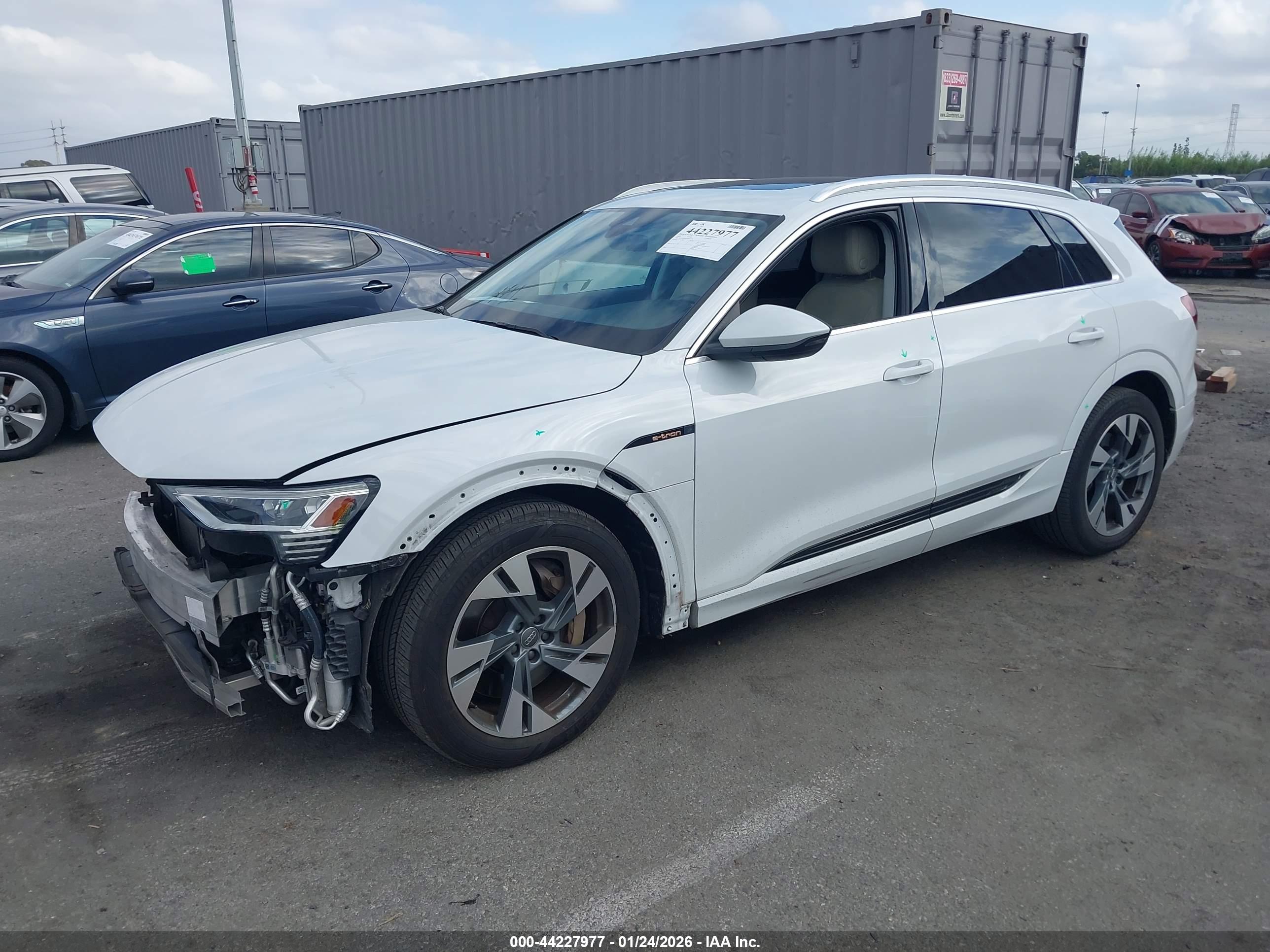 AUDI E-TRON image 2