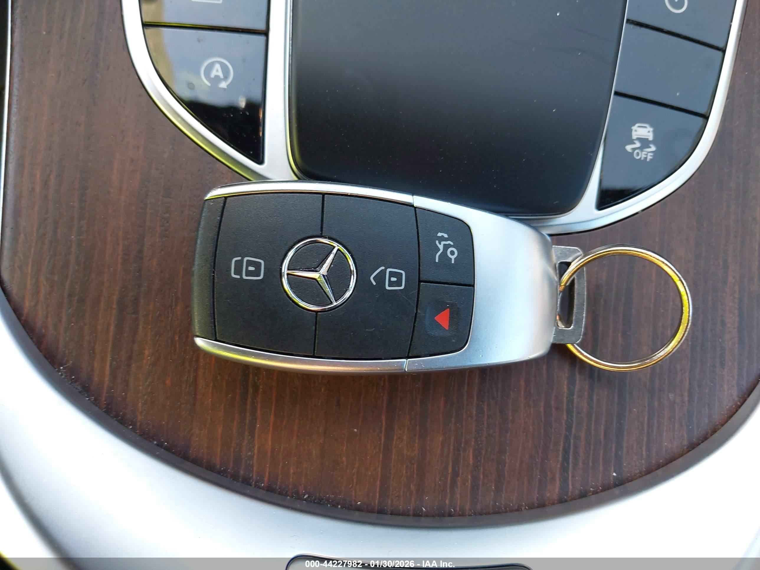 MERCEDES-BENZ GLC image 11