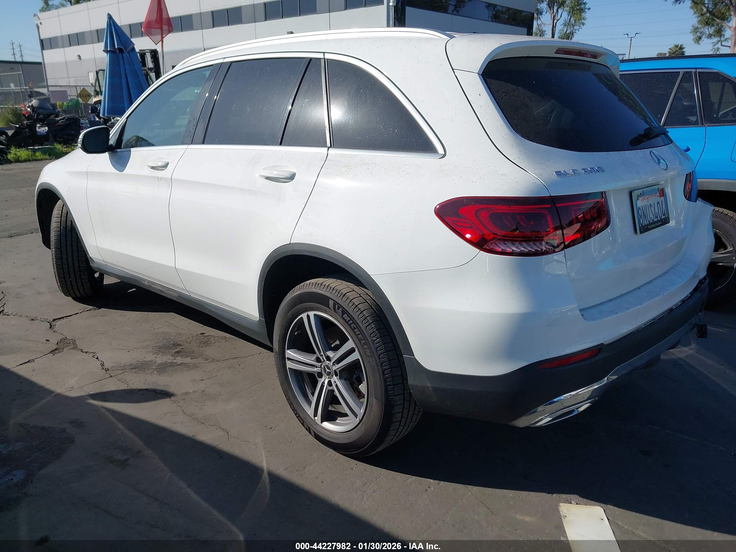 MERCEDES-BENZ GLC image 3