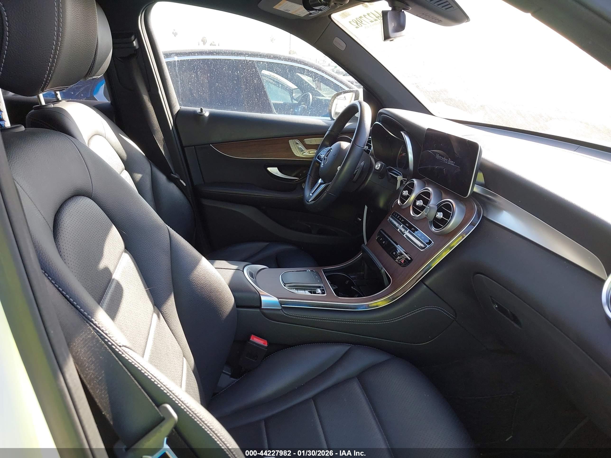 MERCEDES-BENZ GLC image 5