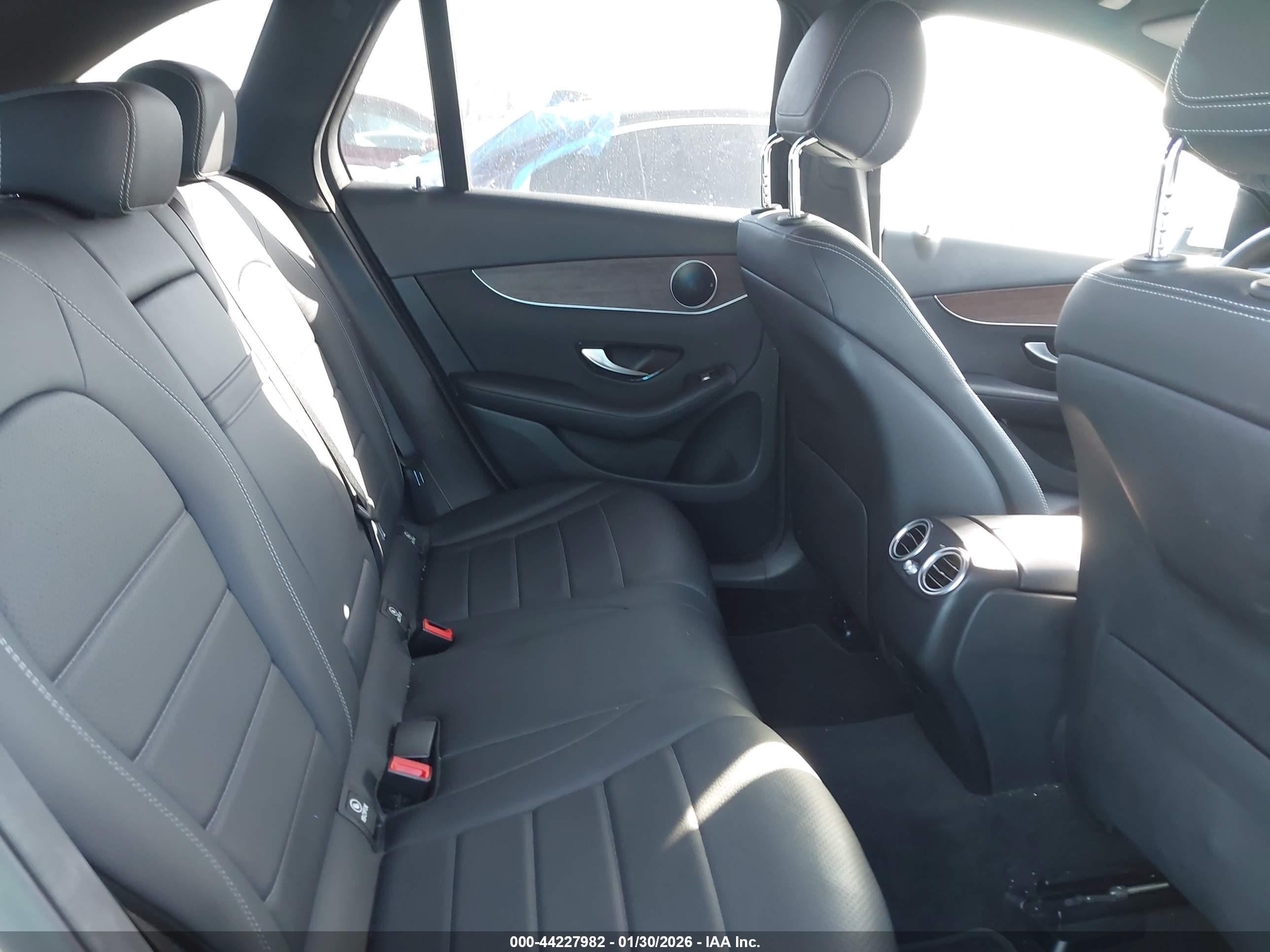 MERCEDES-BENZ GLC image 8