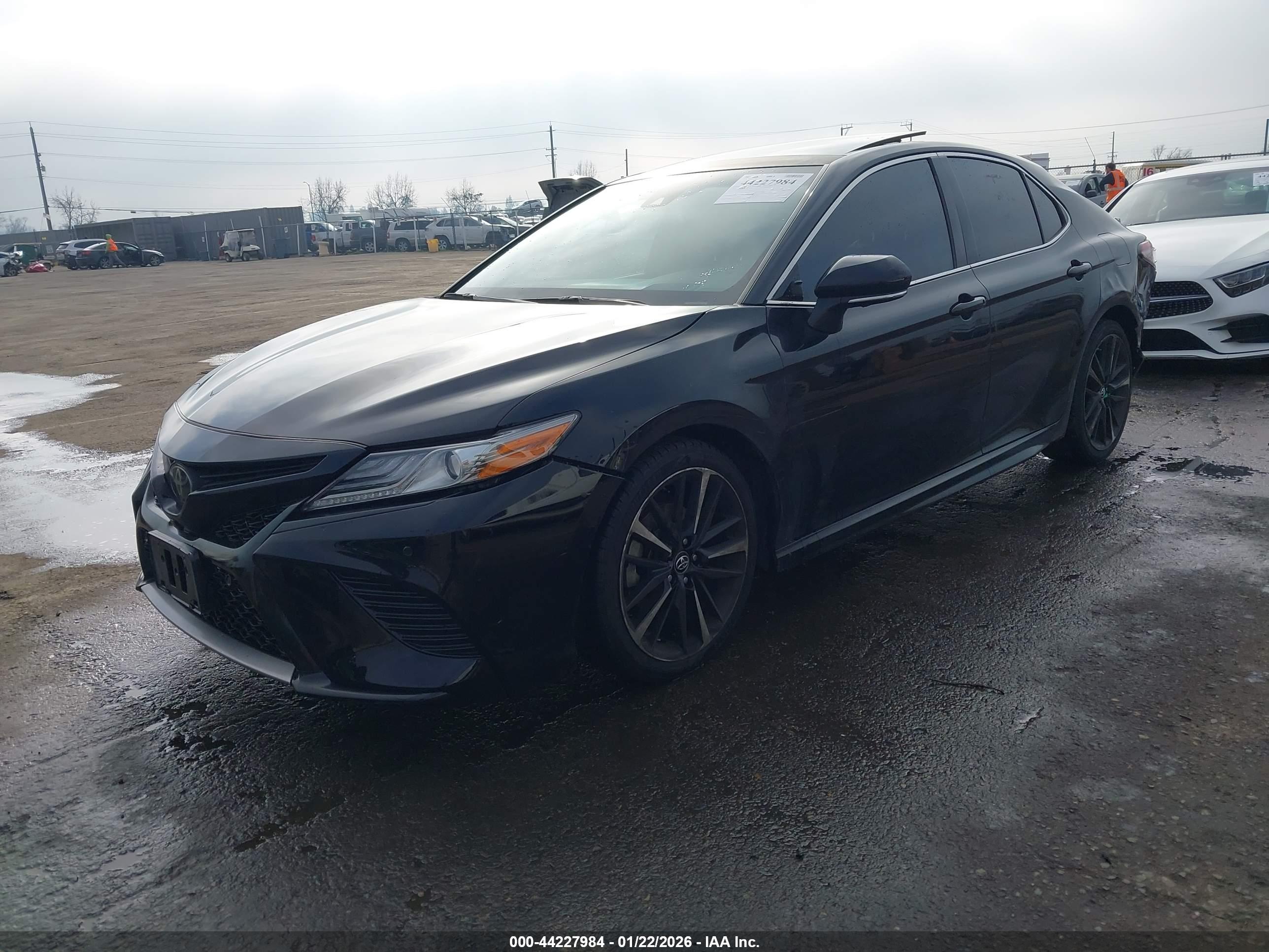 TOYOTA CAMRY image 2