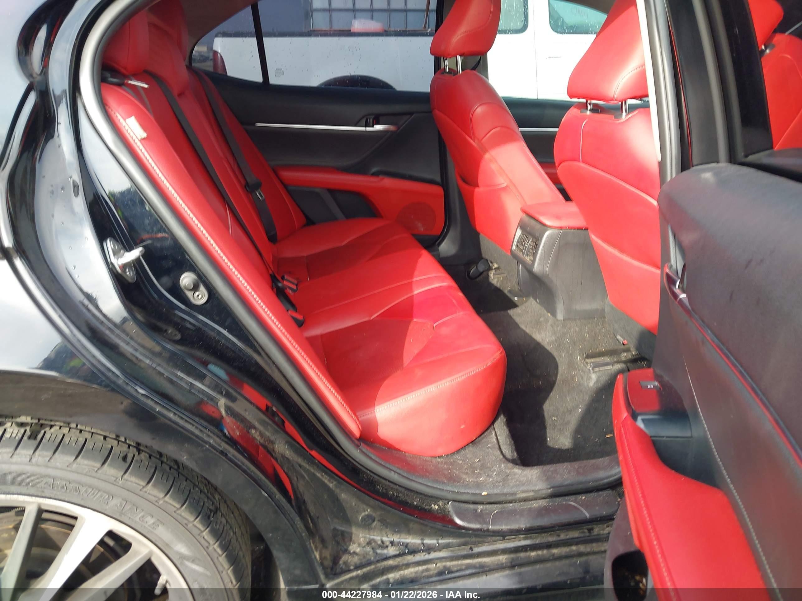TOYOTA CAMRY image 8