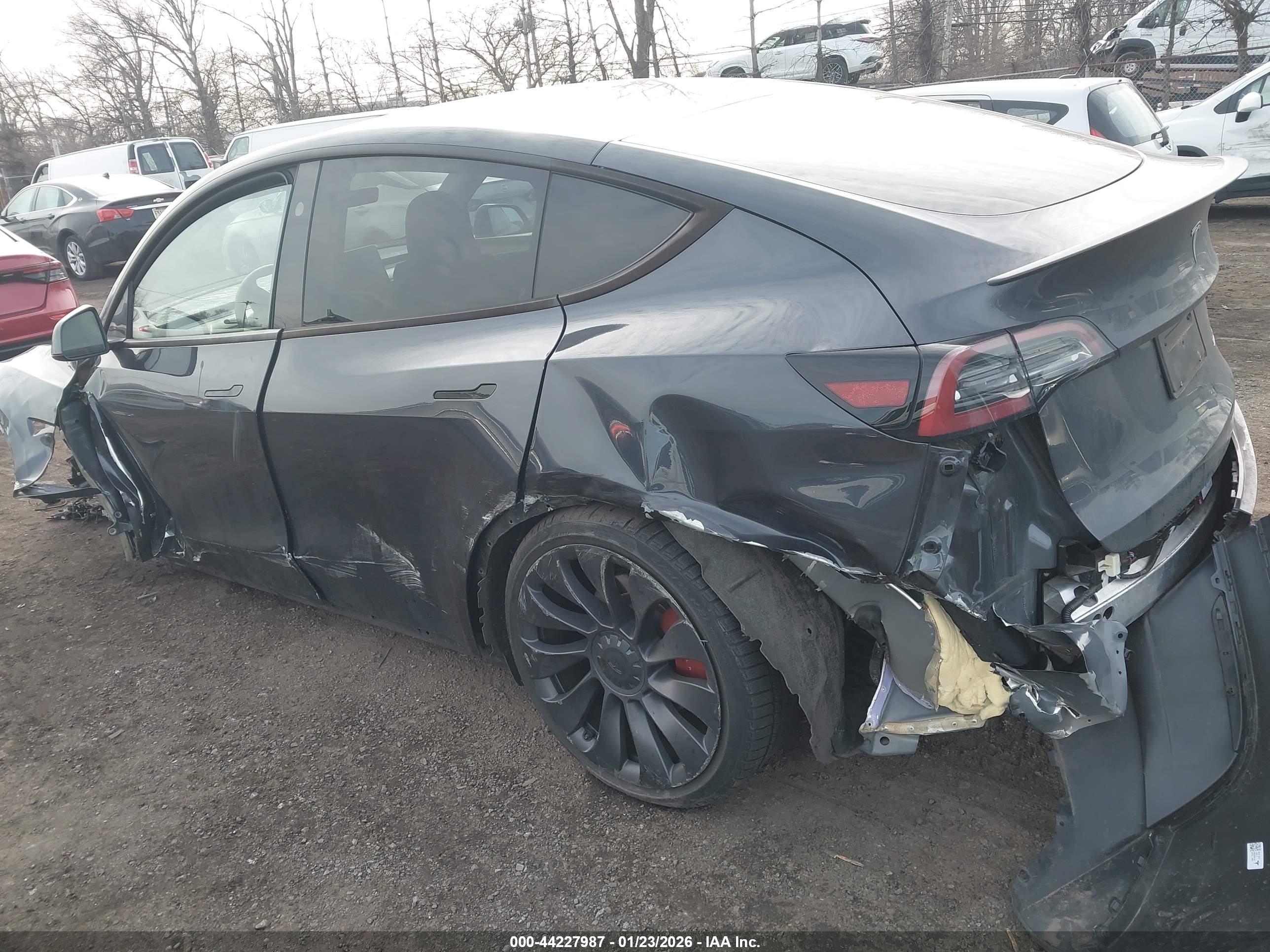 TESLA MODEL image 3