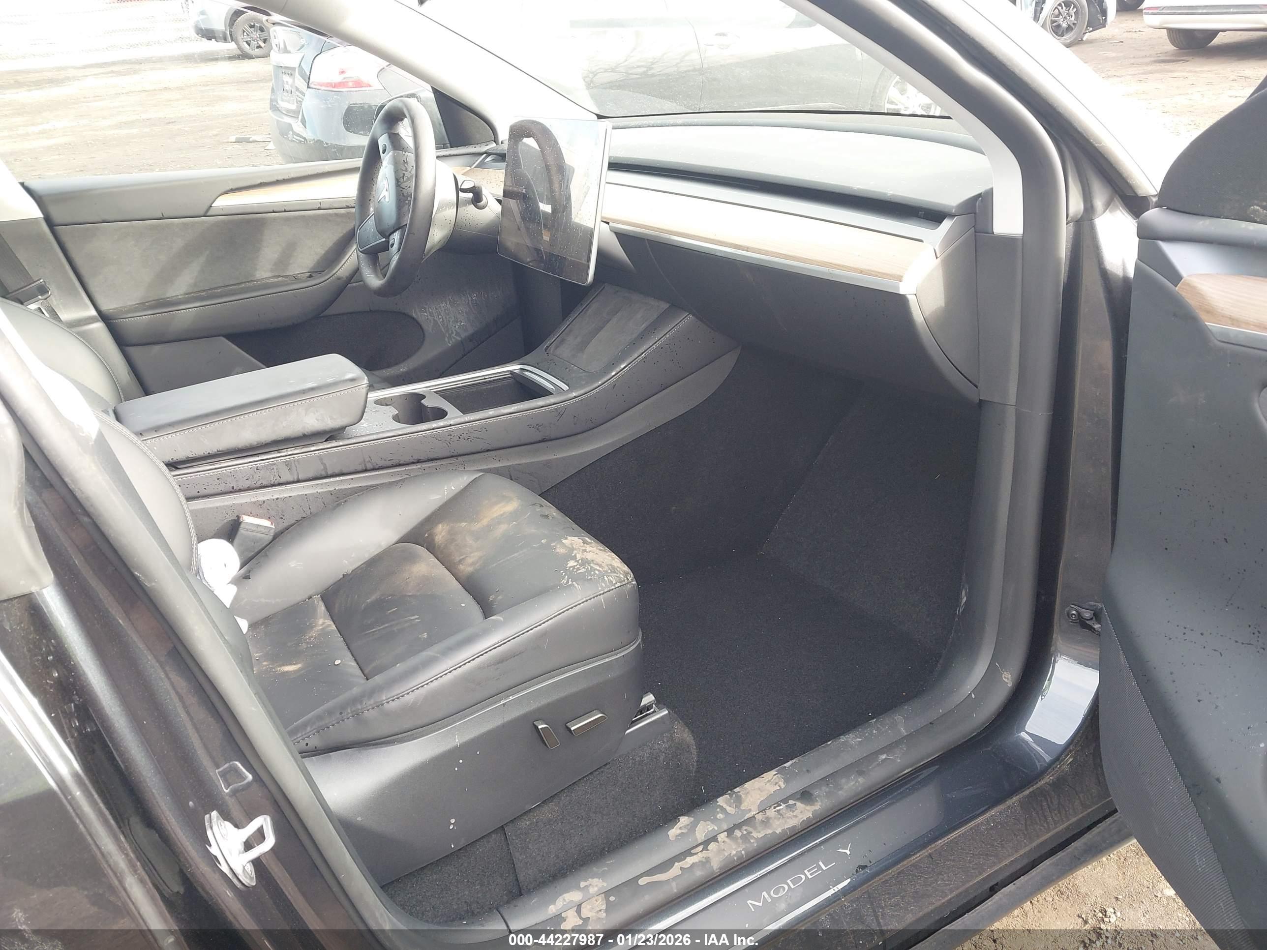 TESLA MODEL image 5