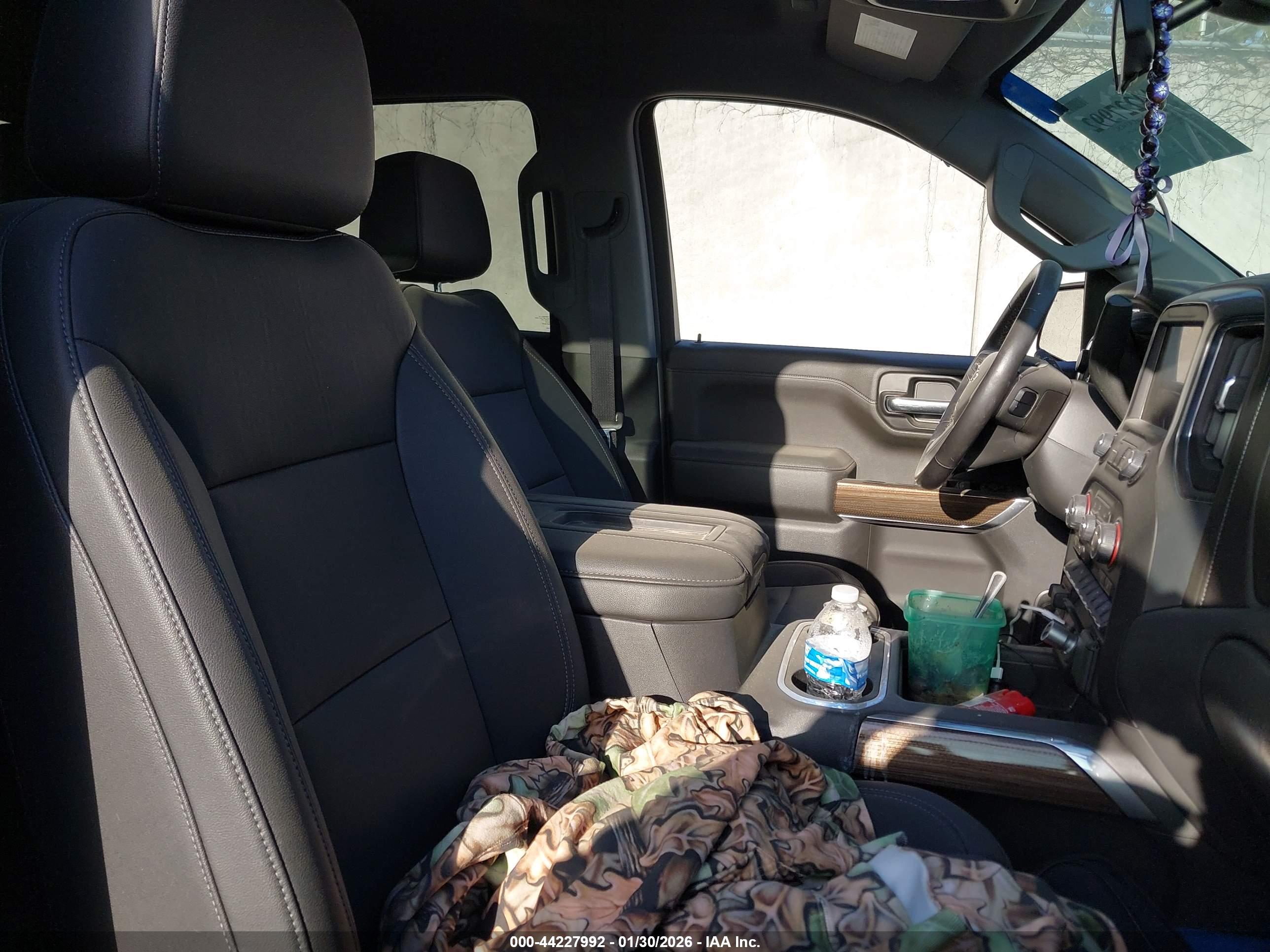 CHEVROLET SILVERADO image 5
