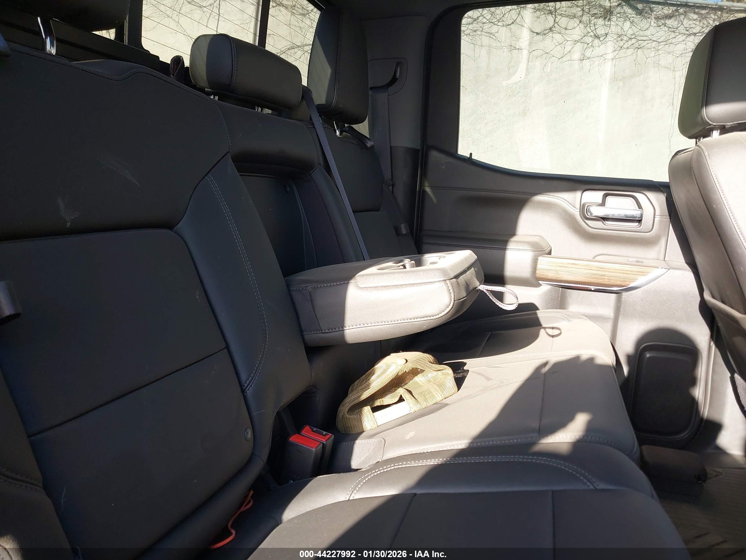 CHEVROLET SILVERADO image 8