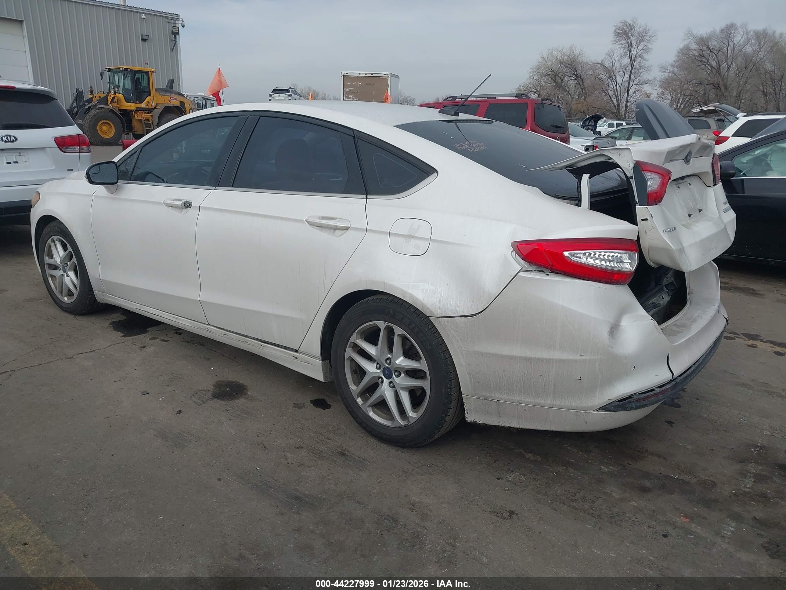 FORD FUSION image 3