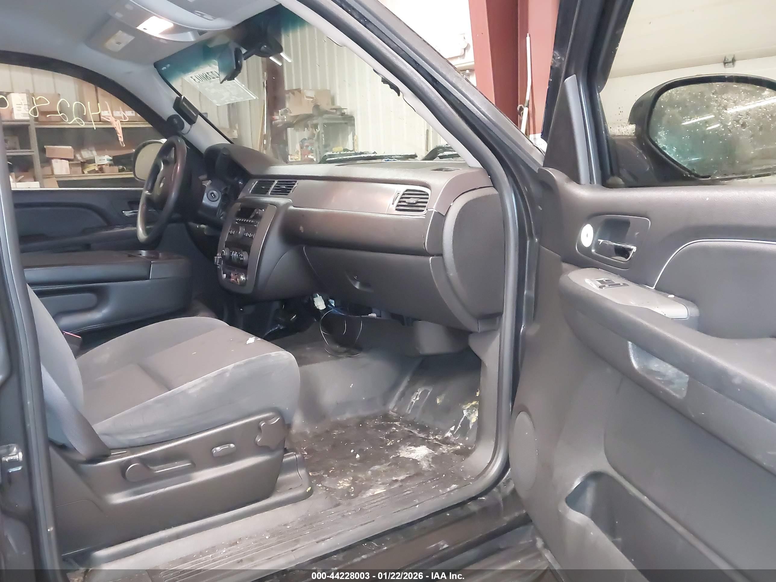 CHEVROLET TAHOE image 5