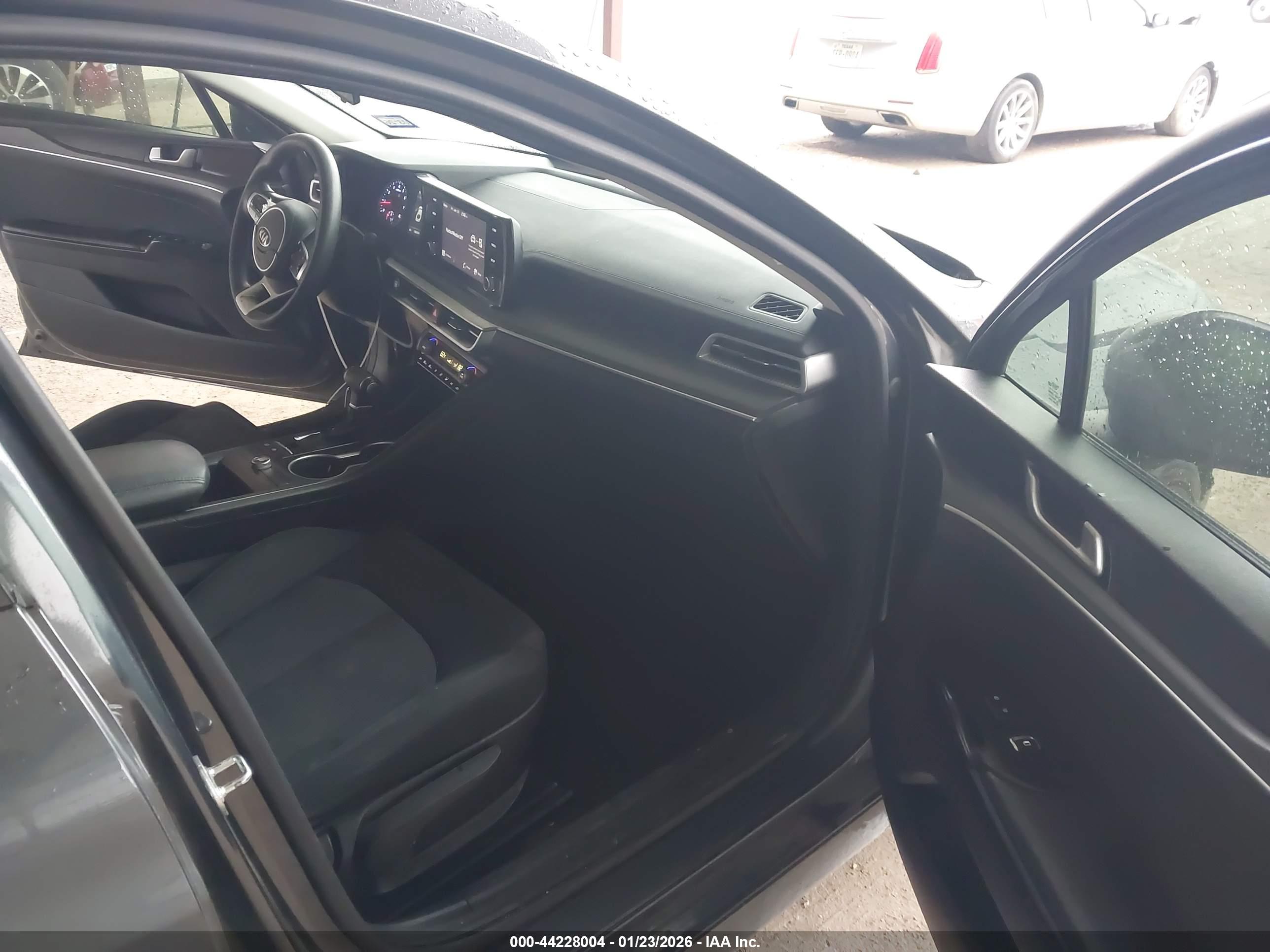 KIA K5 image 5