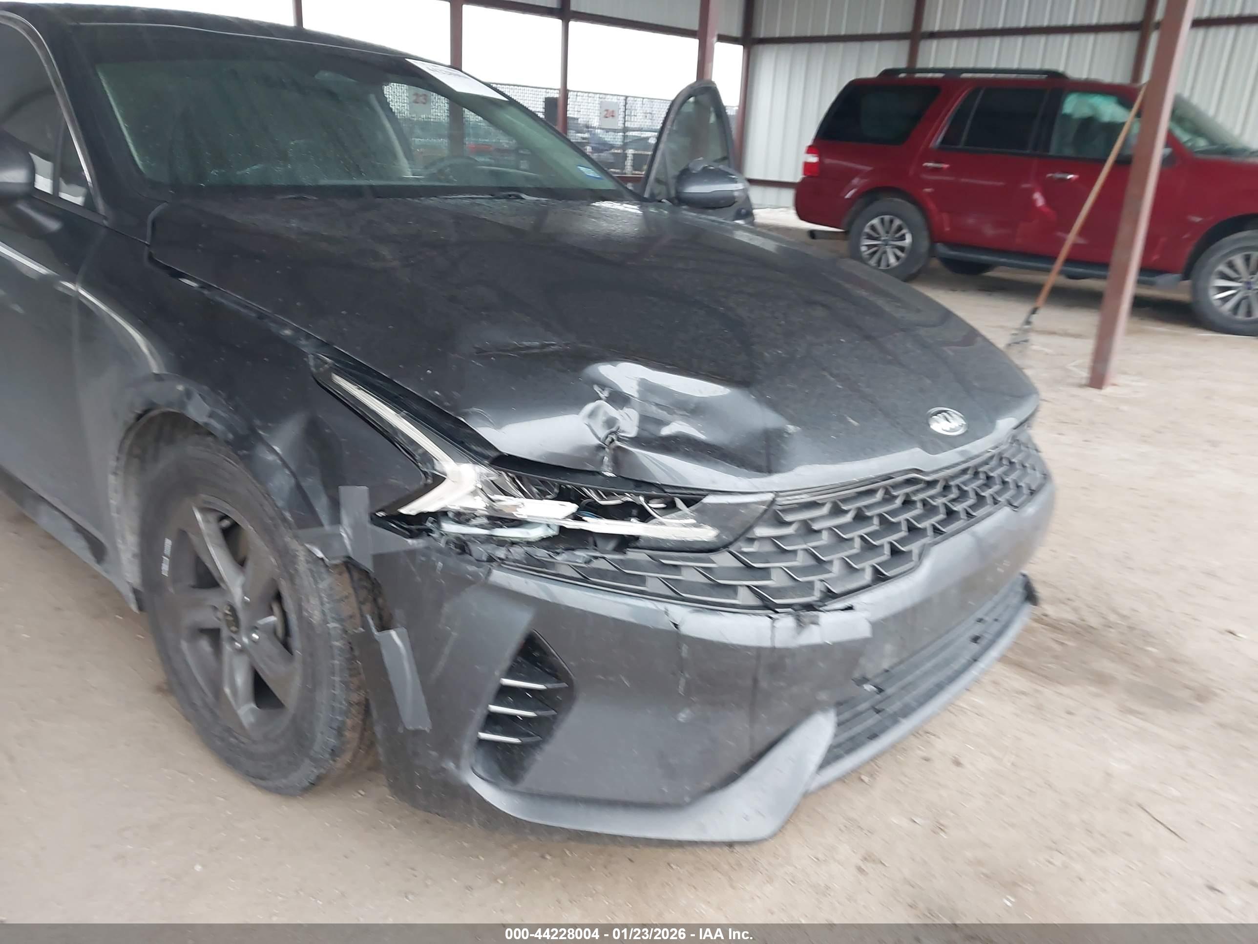 KIA K5 image 6
