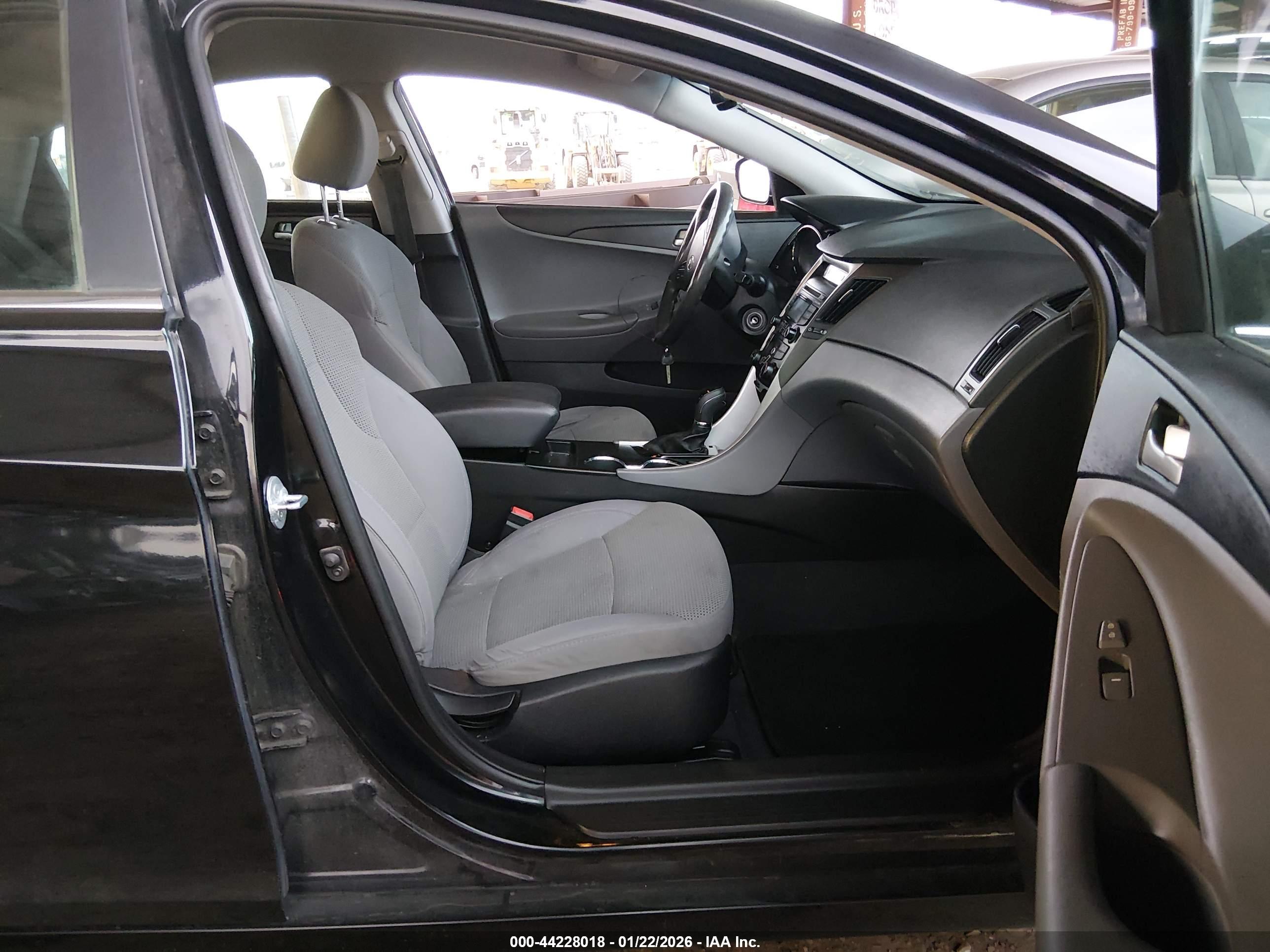 HYUNDAI SONATA image 5