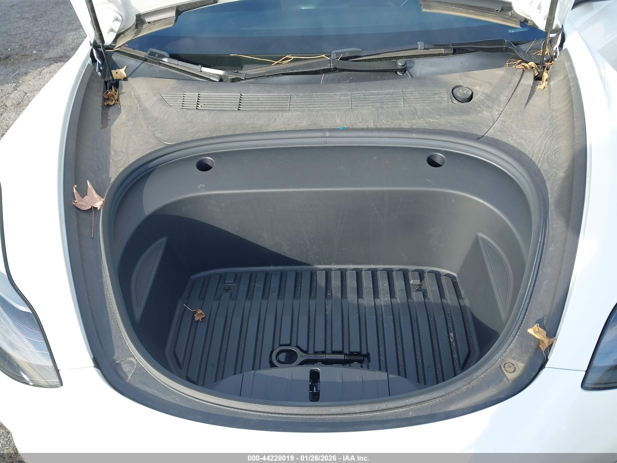 TESLA MODEL image 10