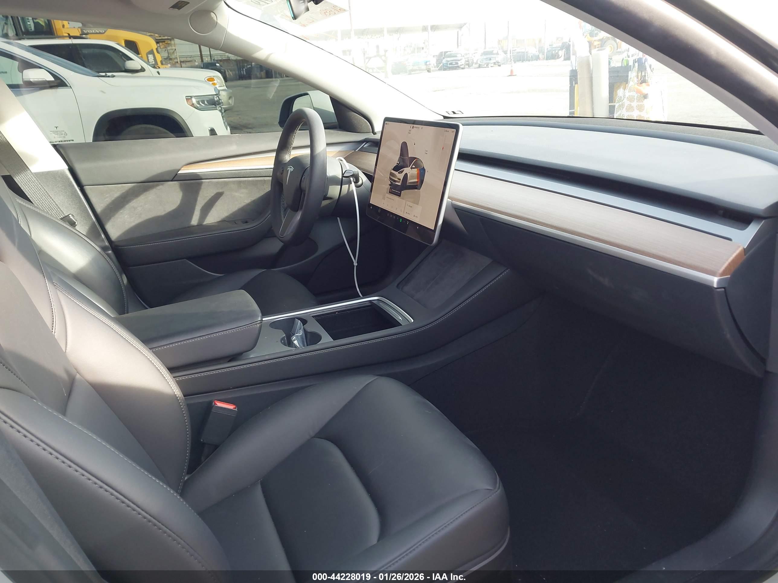 TESLA MODEL image 5