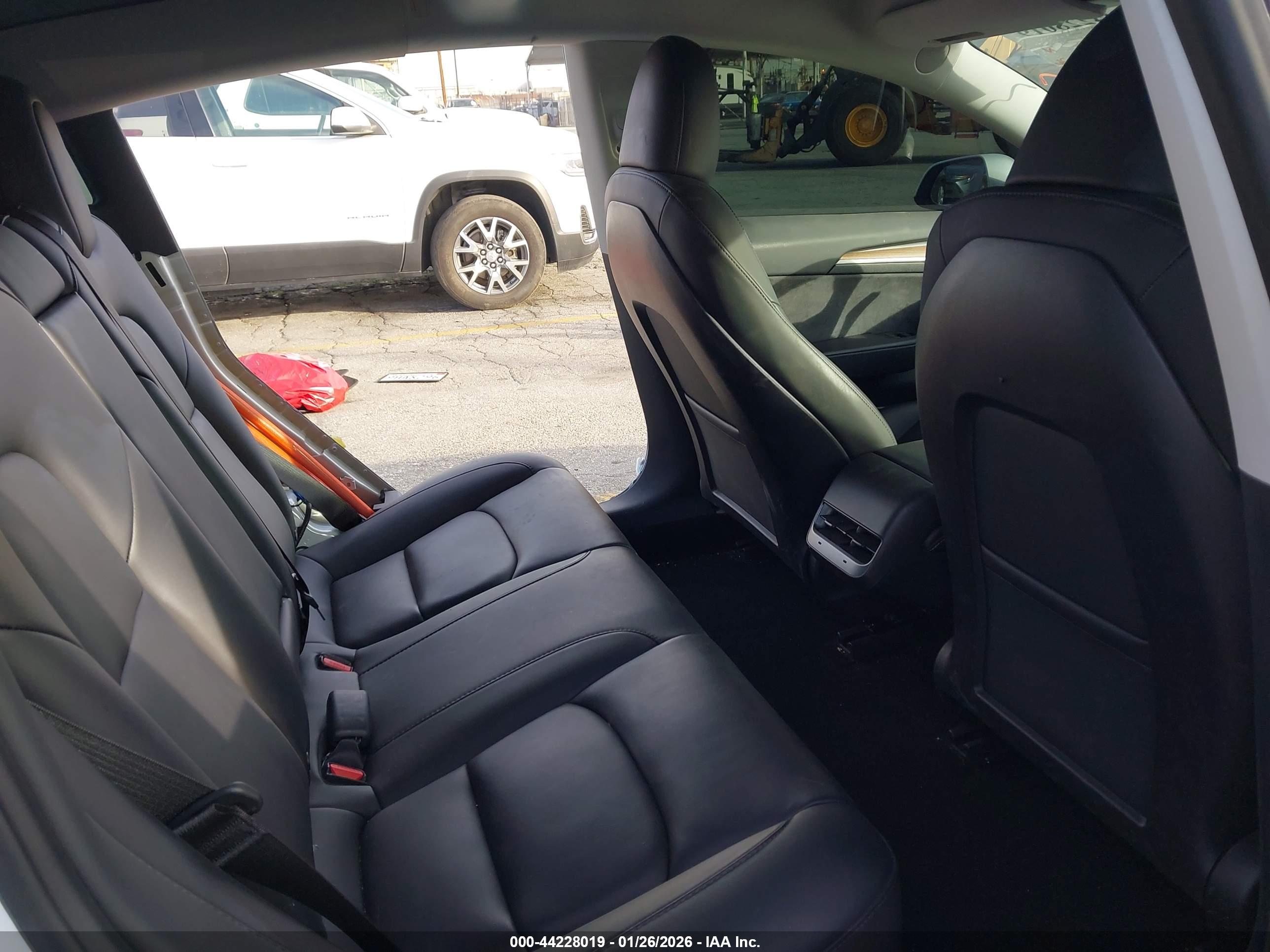 TESLA MODEL image 8