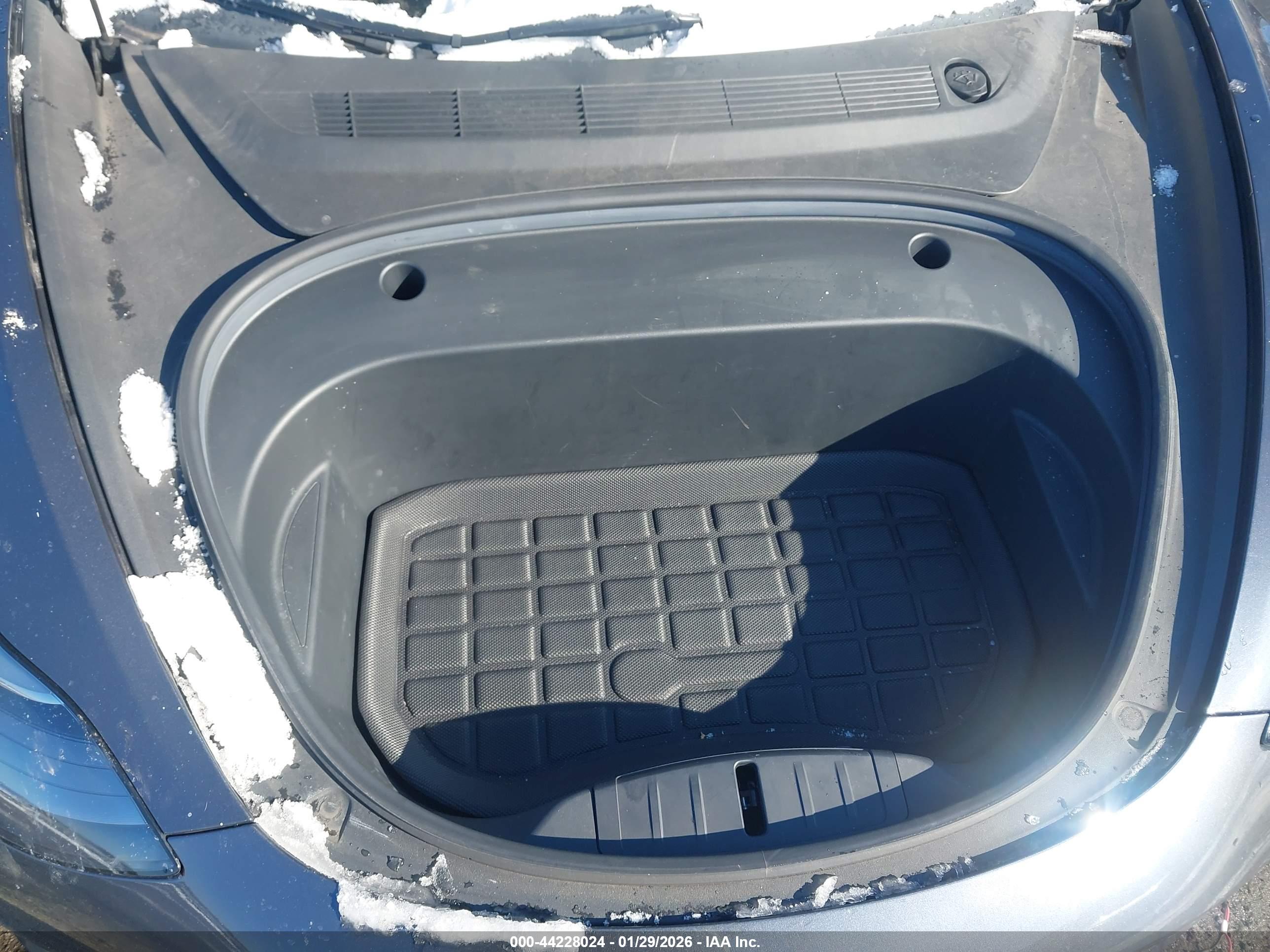 TESLA MODEL image 10