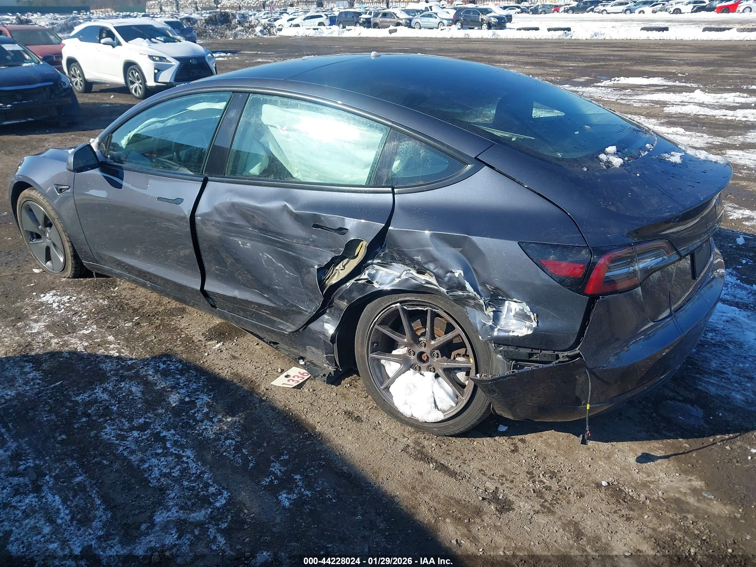 TESLA MODEL image 3