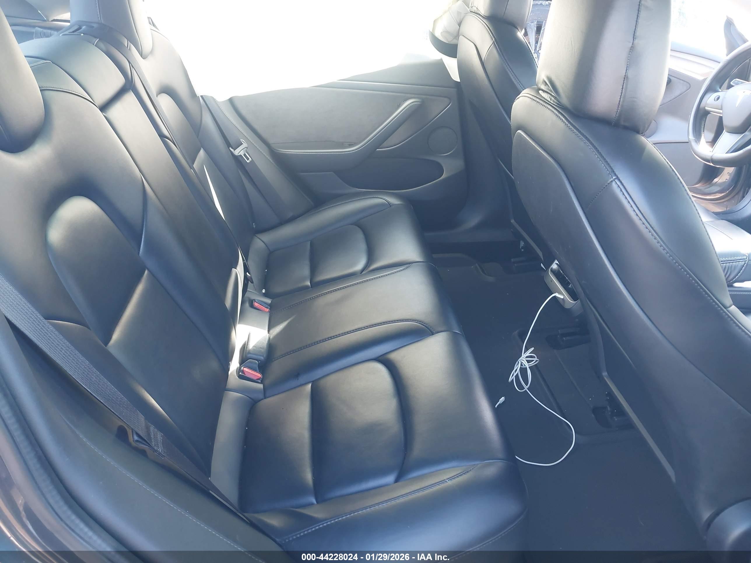 TESLA MODEL image 8