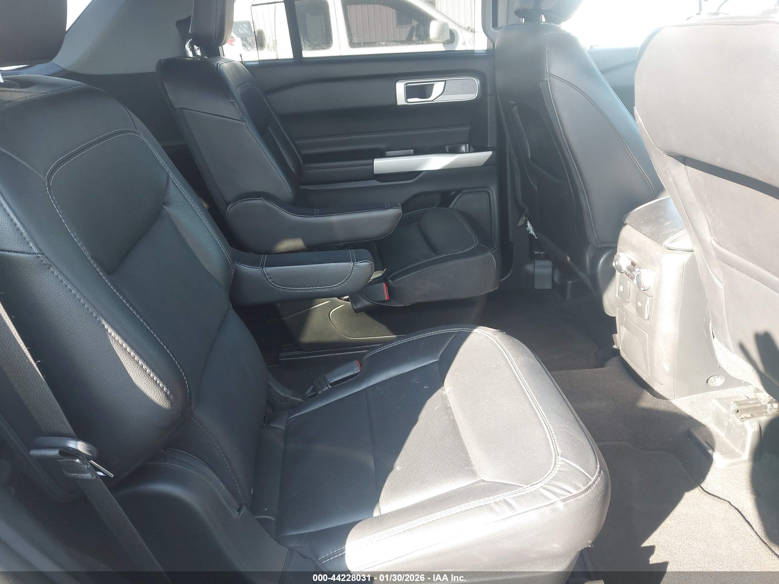 FORD EXPLORER image 8