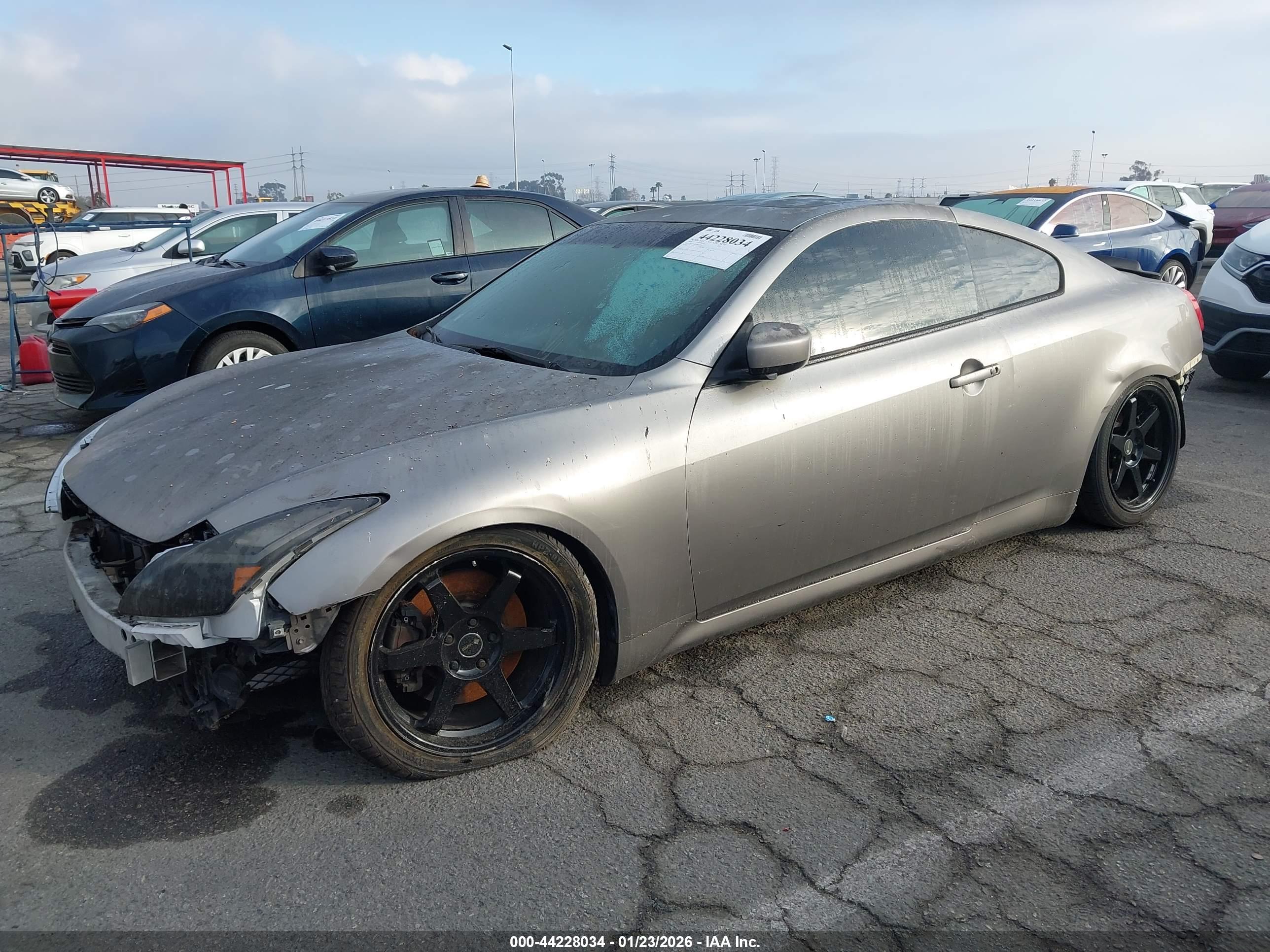 INFINITI G37 image 2