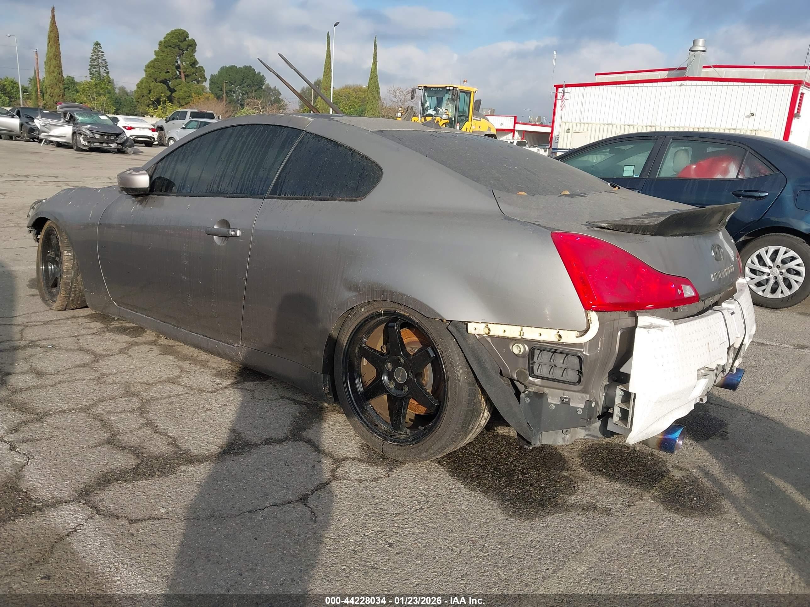 INFINITI G37 image 3