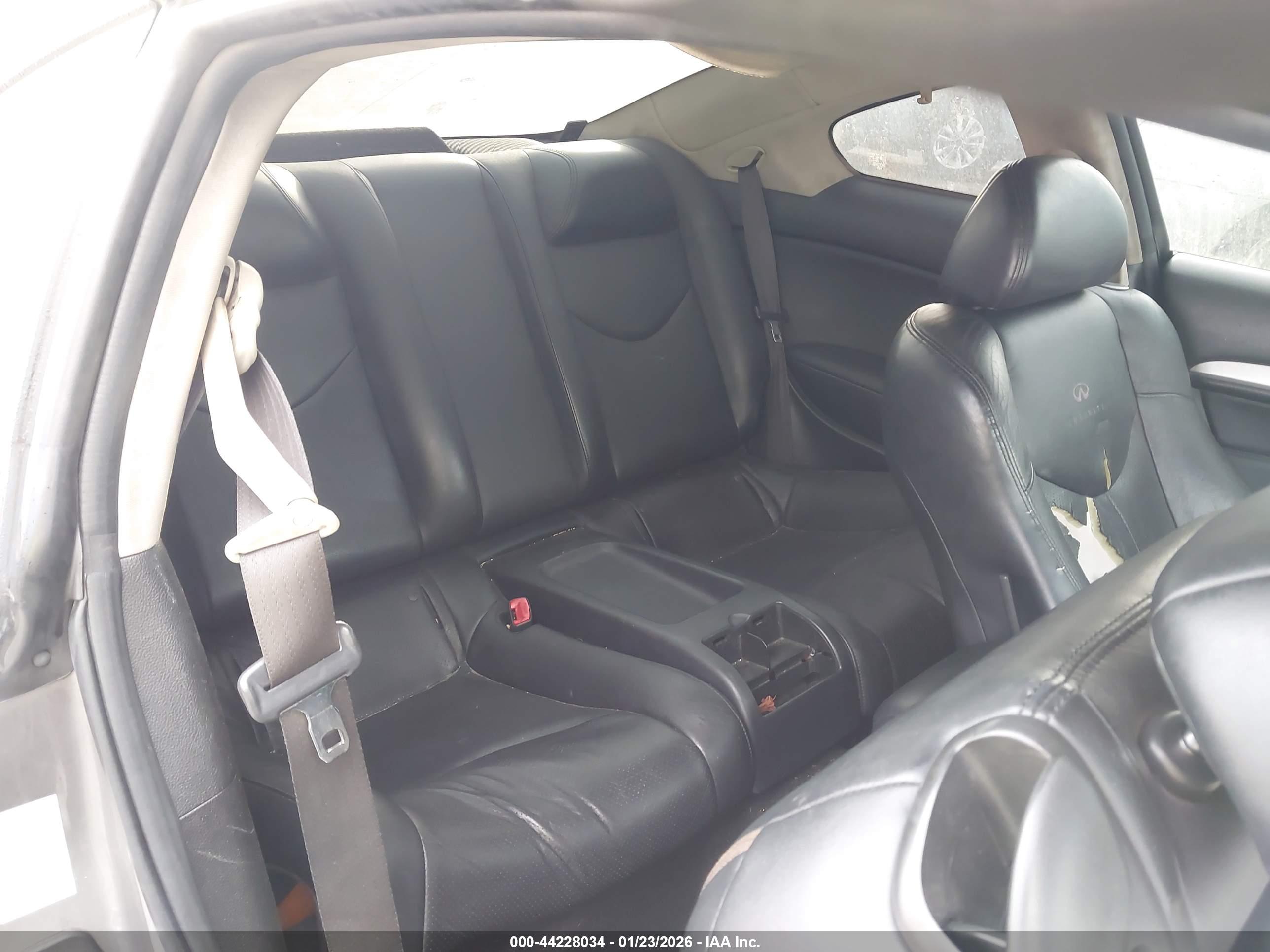 INFINITI G37 image 8