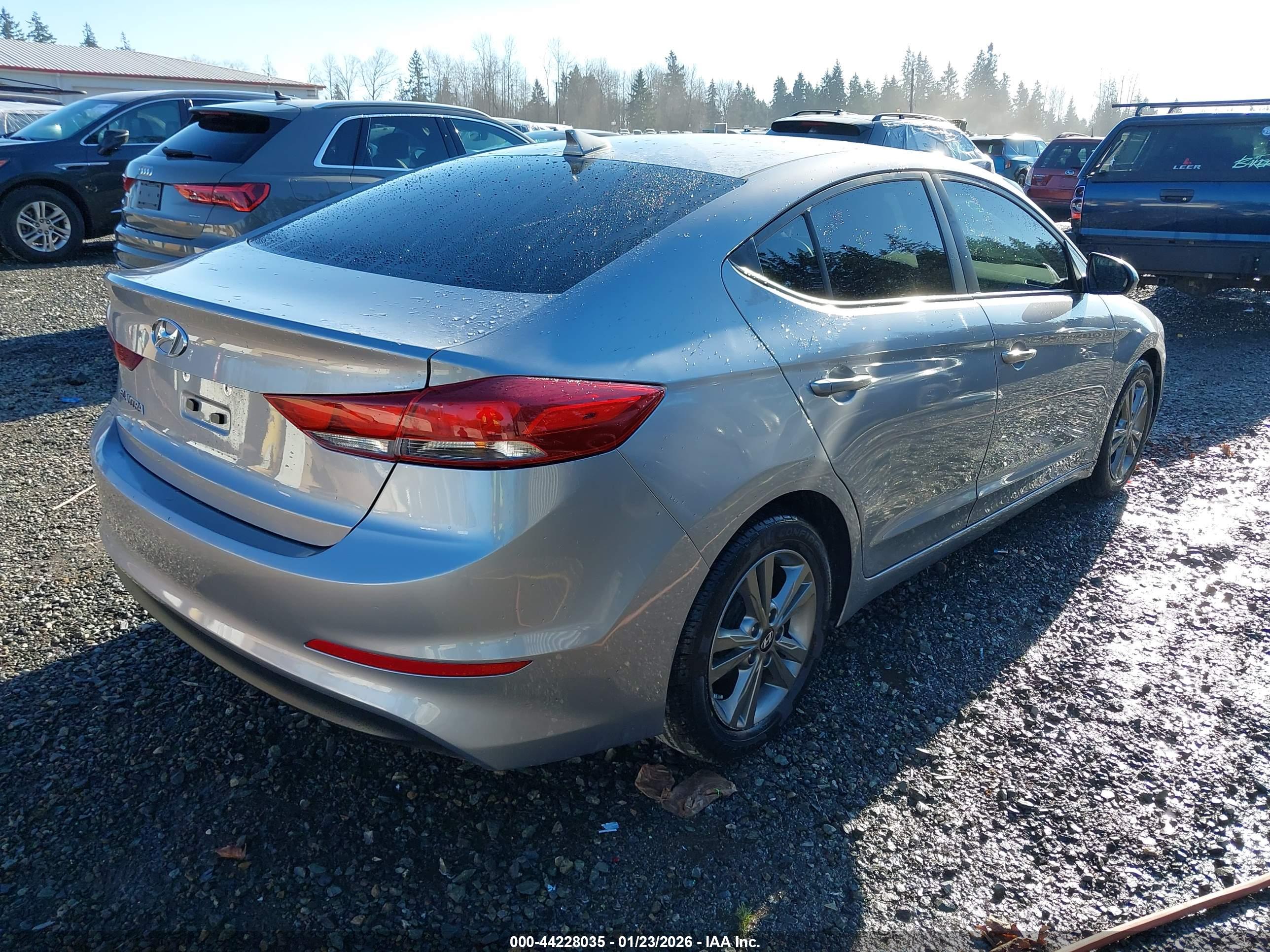 HYUNDAI ELANTRA image 4