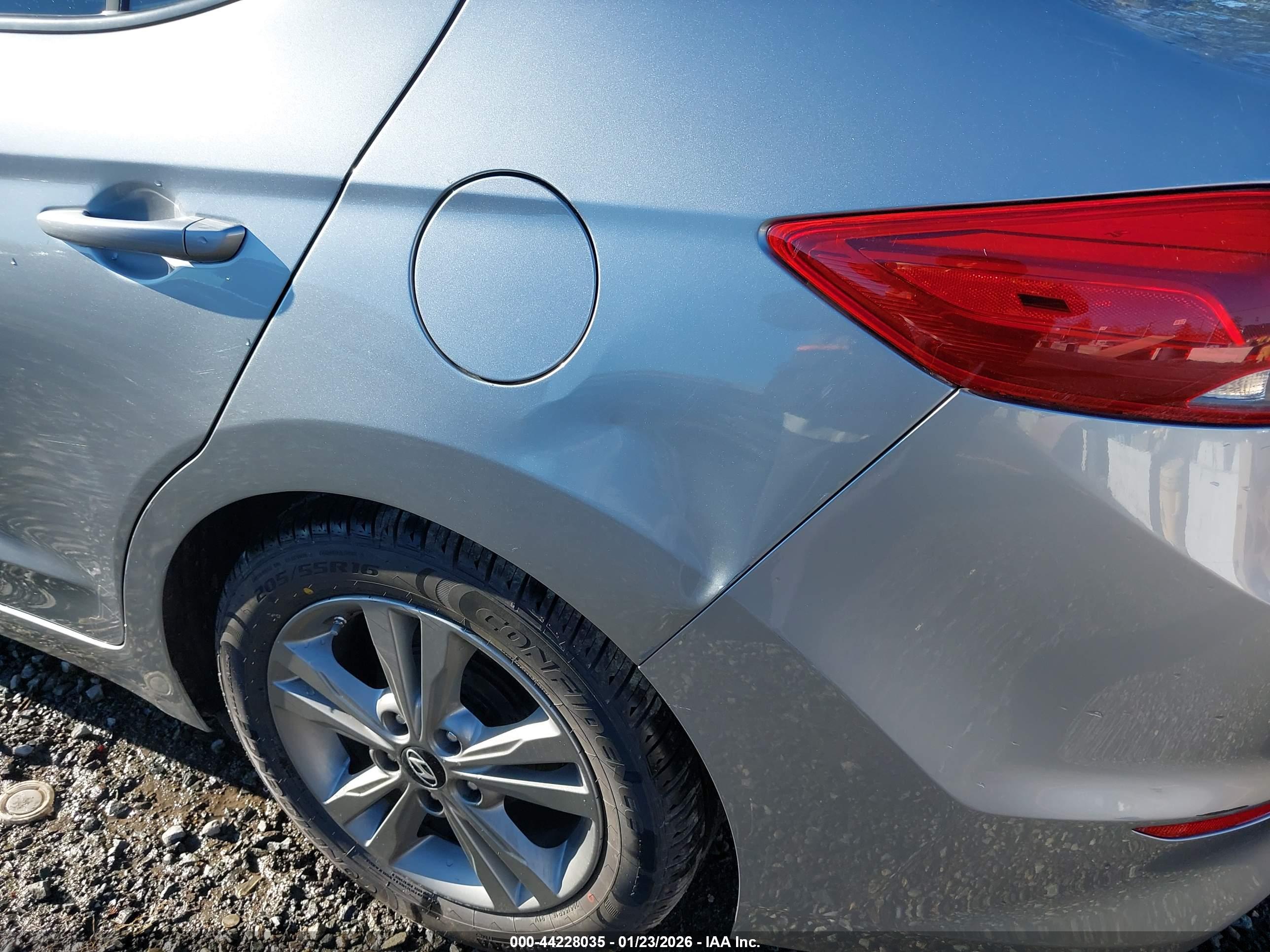 HYUNDAI ELANTRA image 6