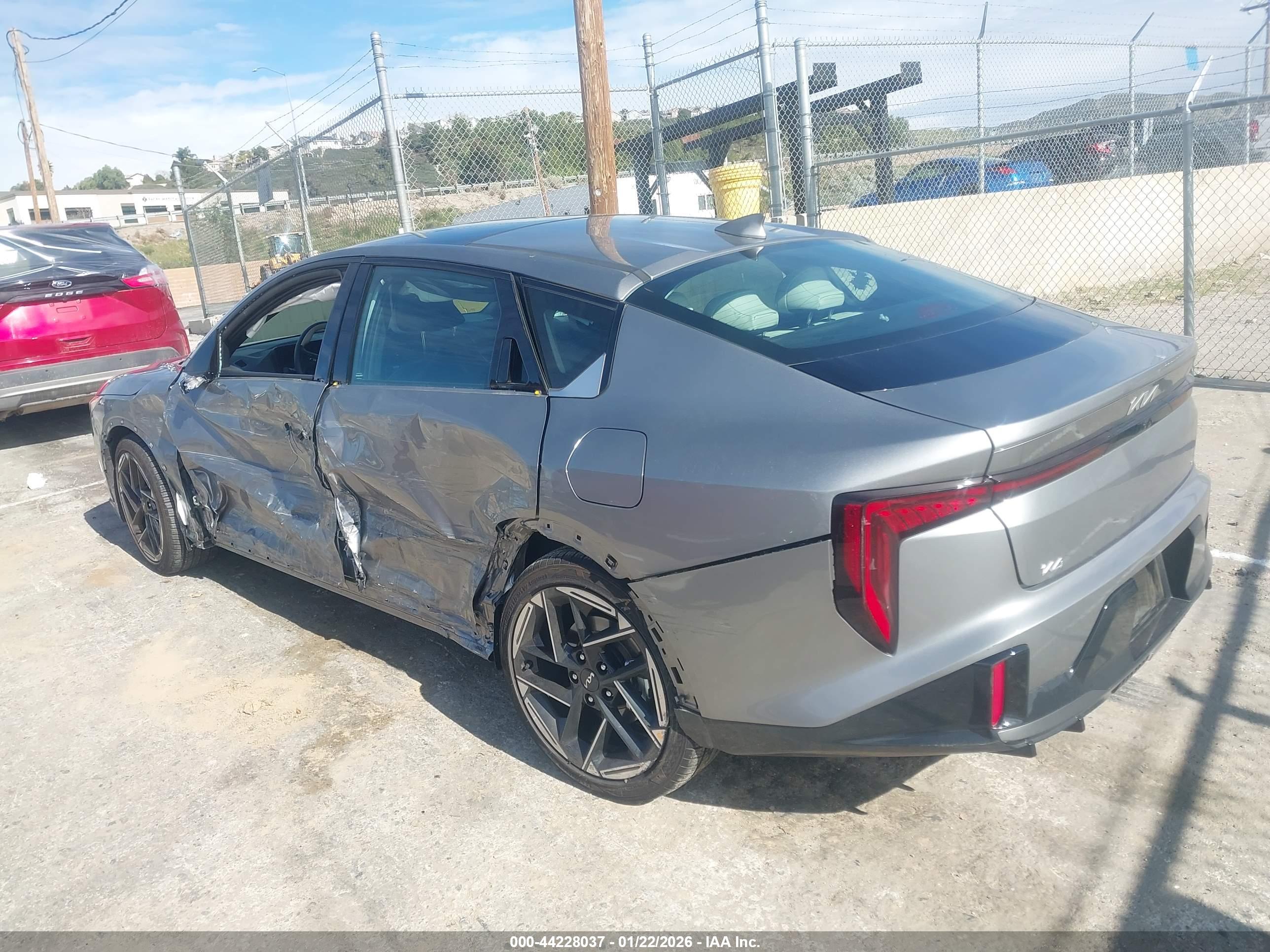 KIA K4 image 3