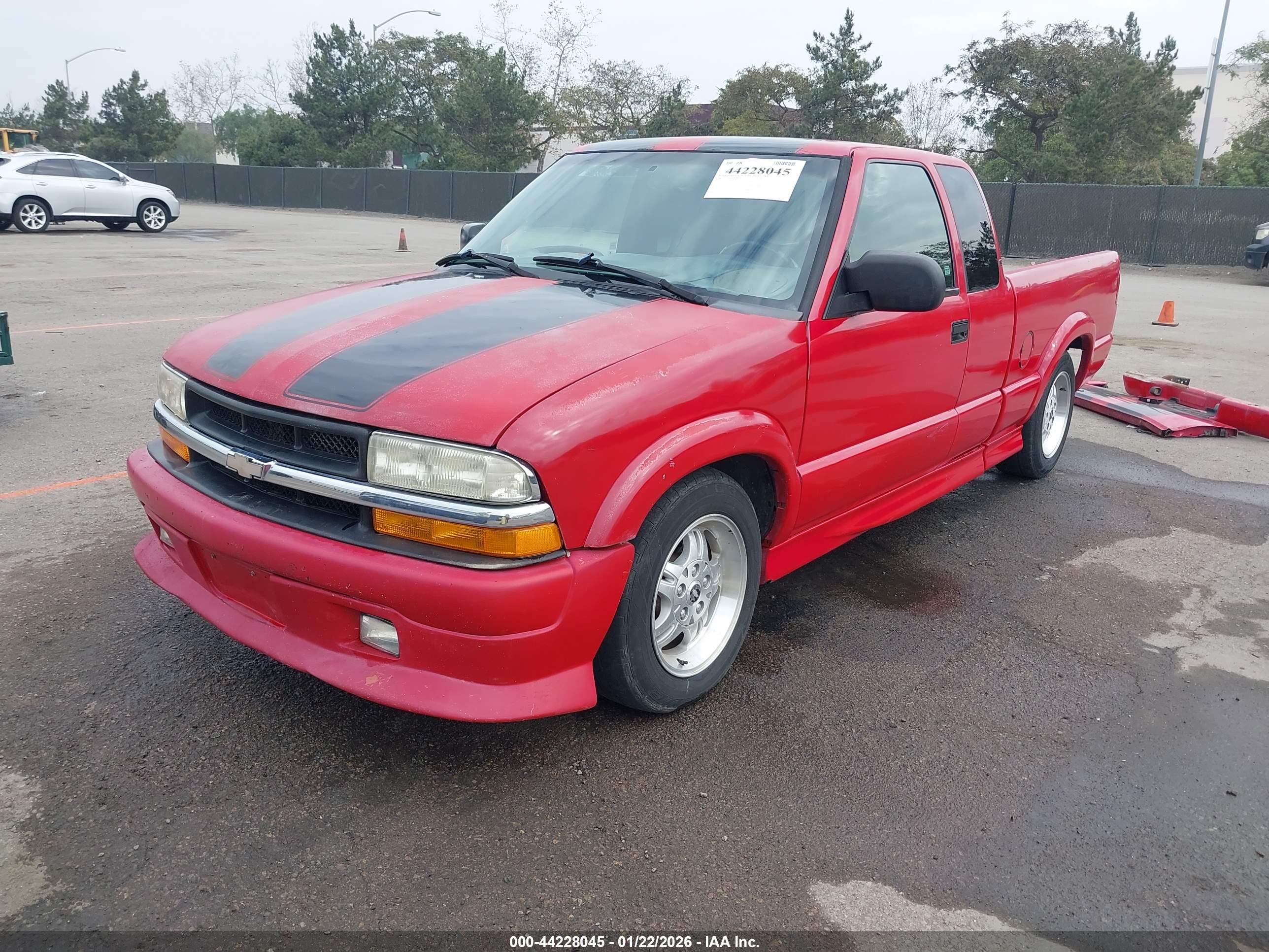 CHEVROLET S-10 image 2