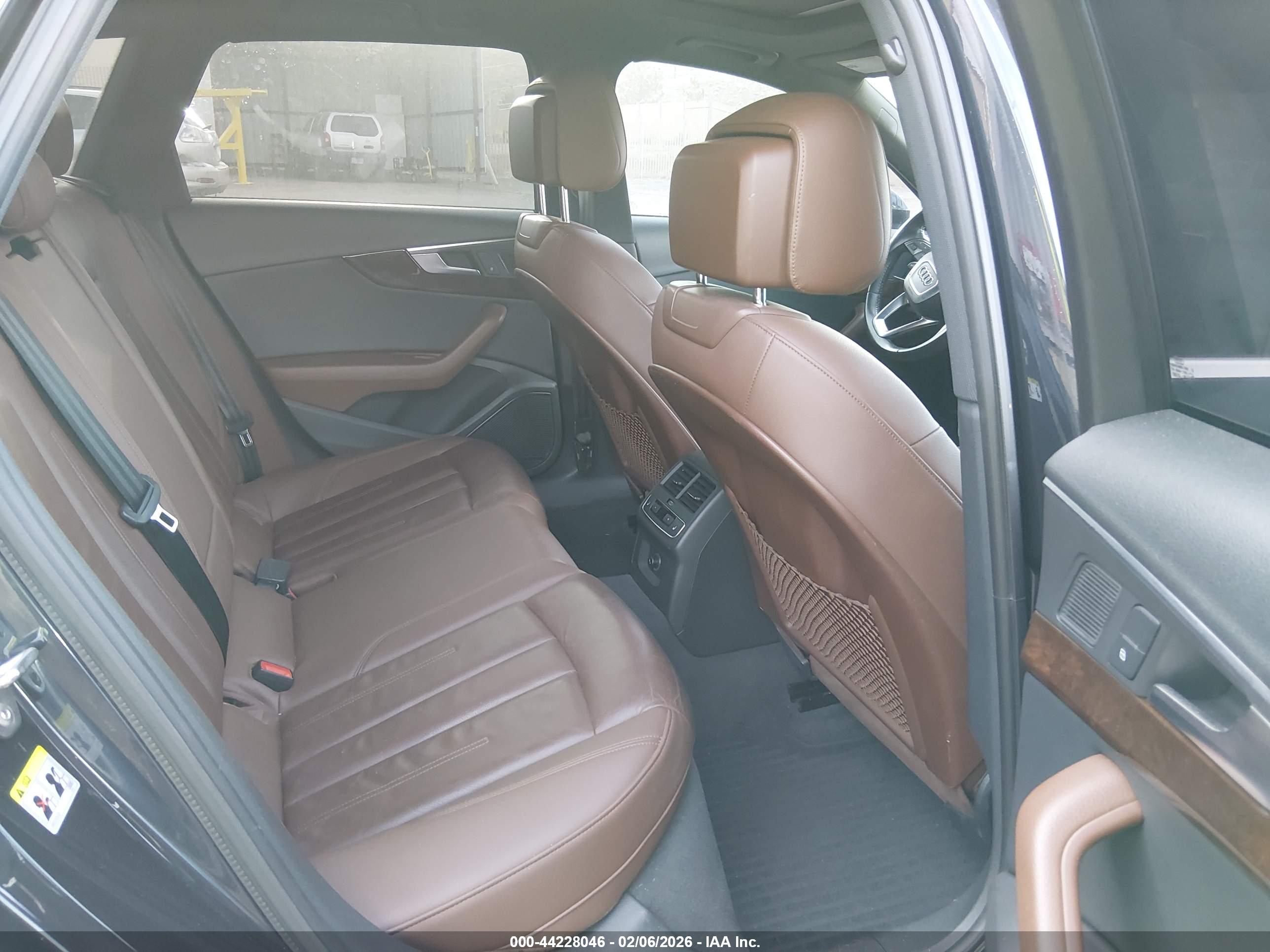 AUDI A4 image 8