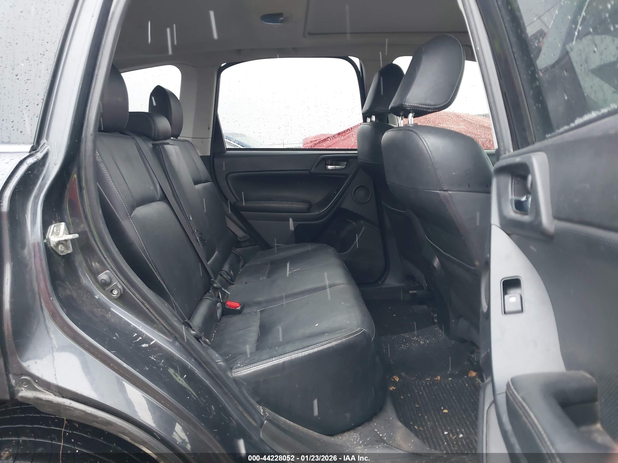 SUBARU FORESTER image 8