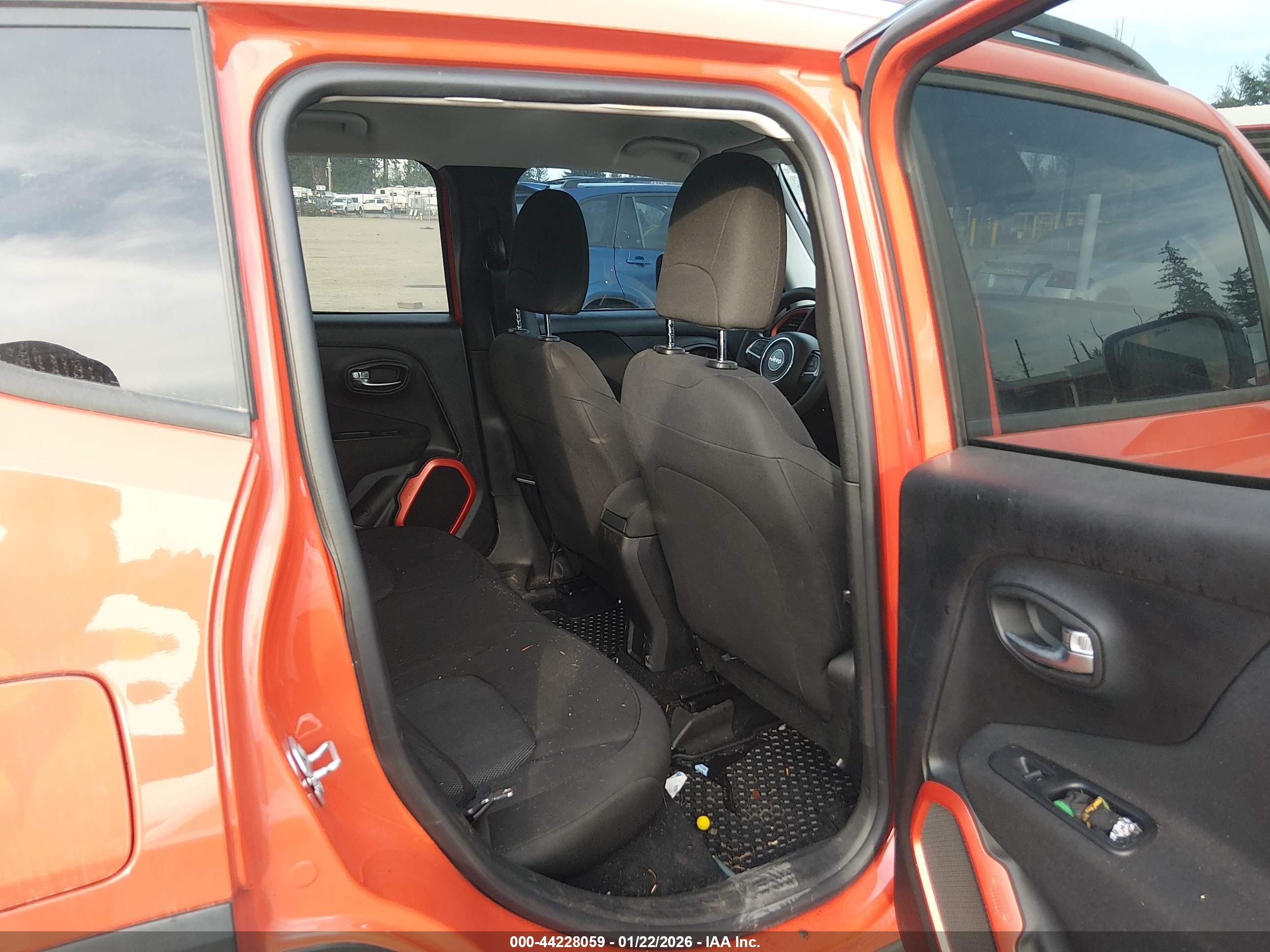 JEEP RENEGADE image 8
