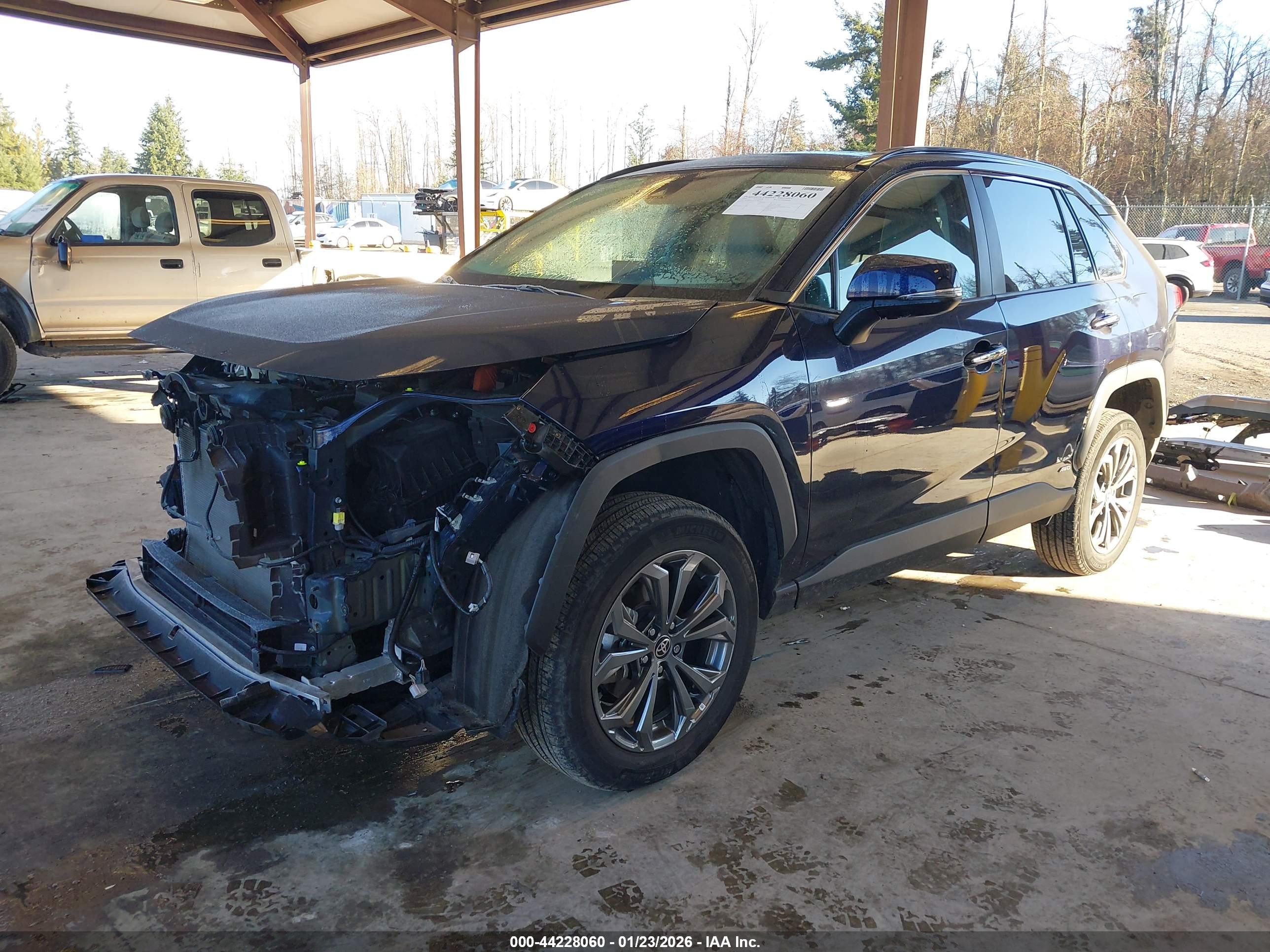 TOYOTA RAV4 image 2