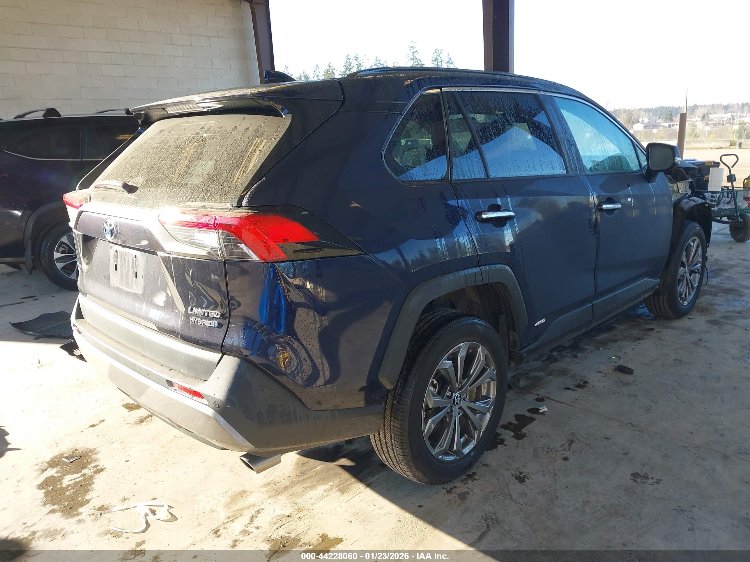TOYOTA RAV4 image 4