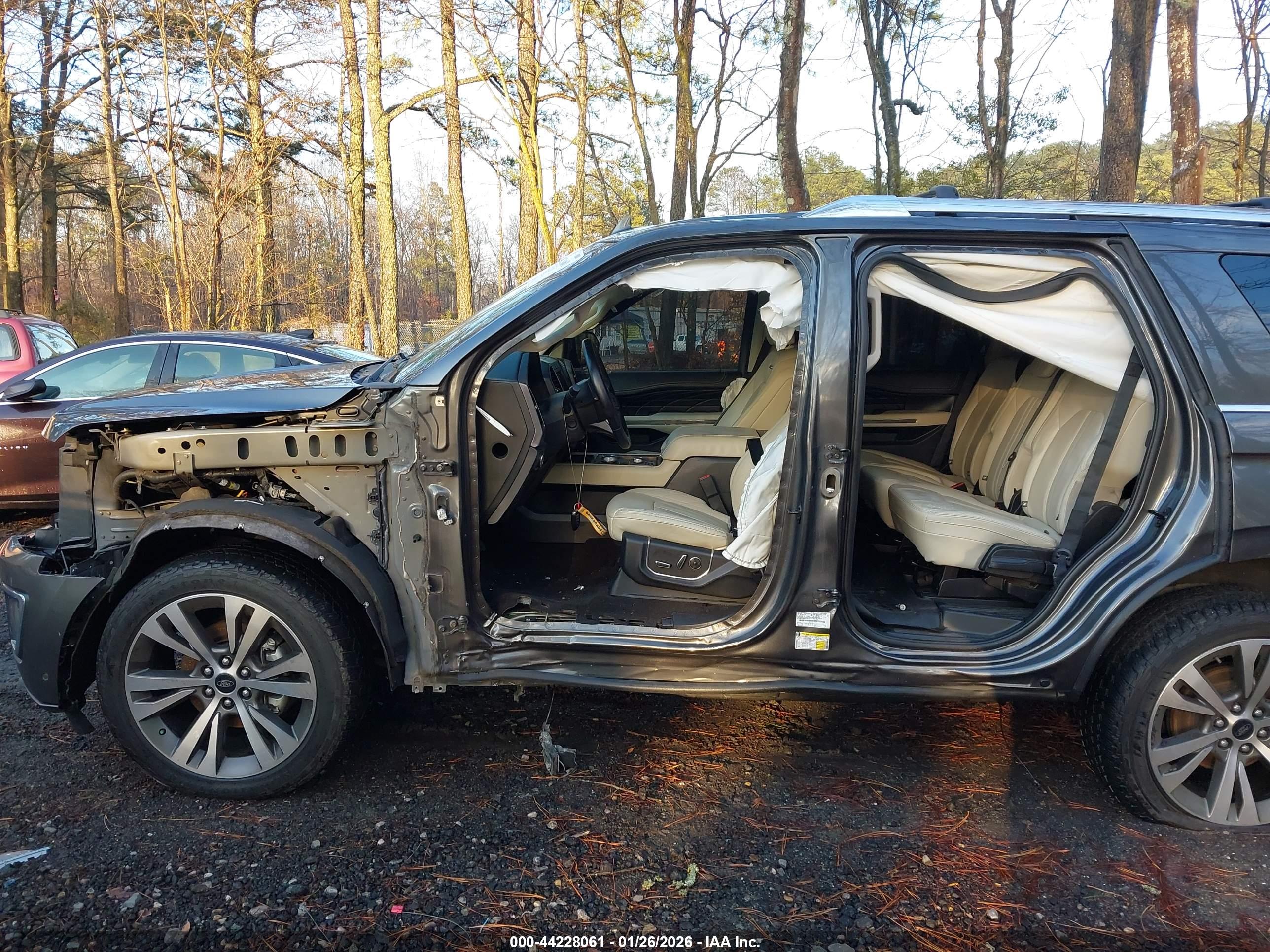 FORD EXPEDITION image 6