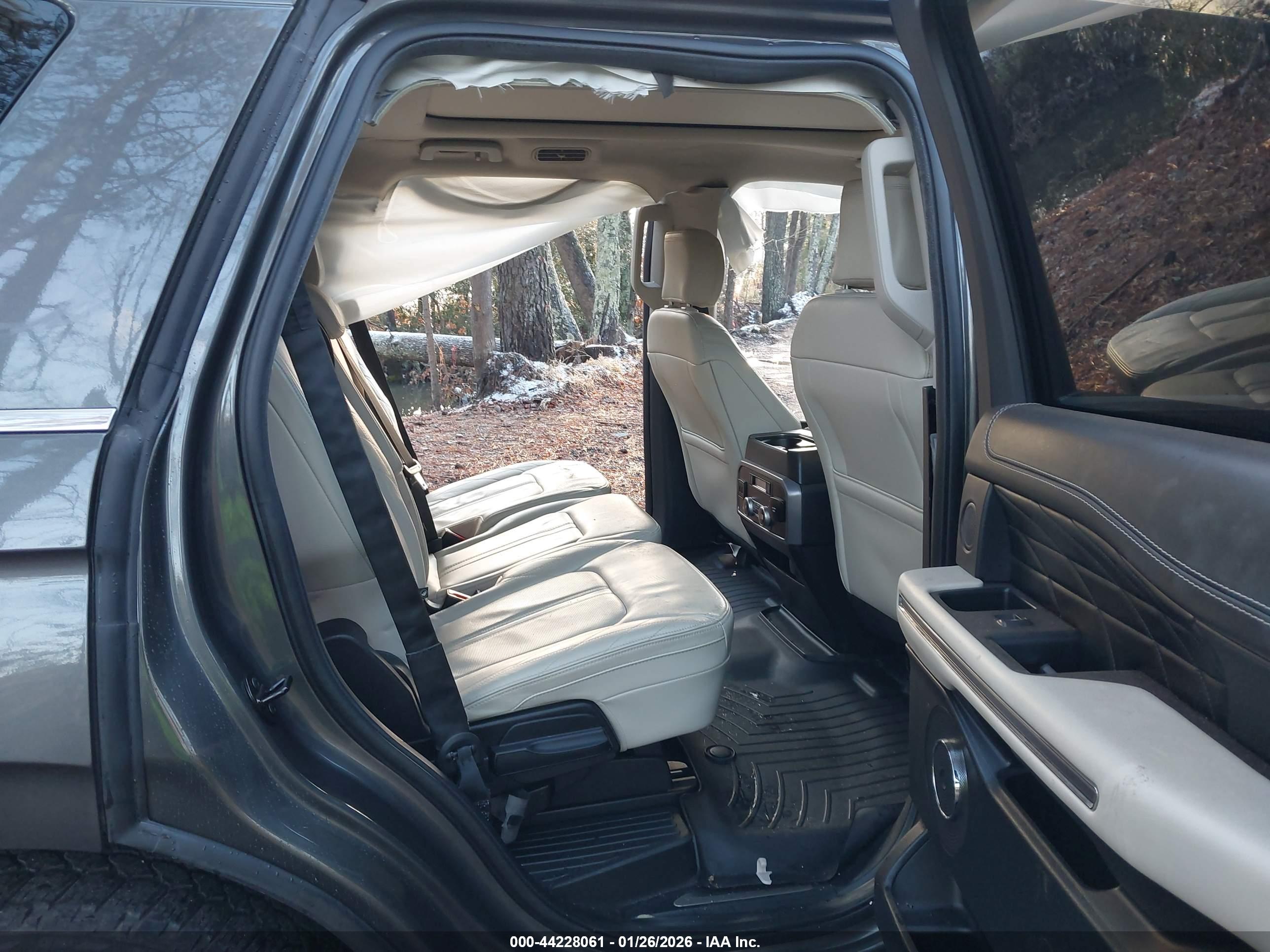 FORD EXPEDITION image 8