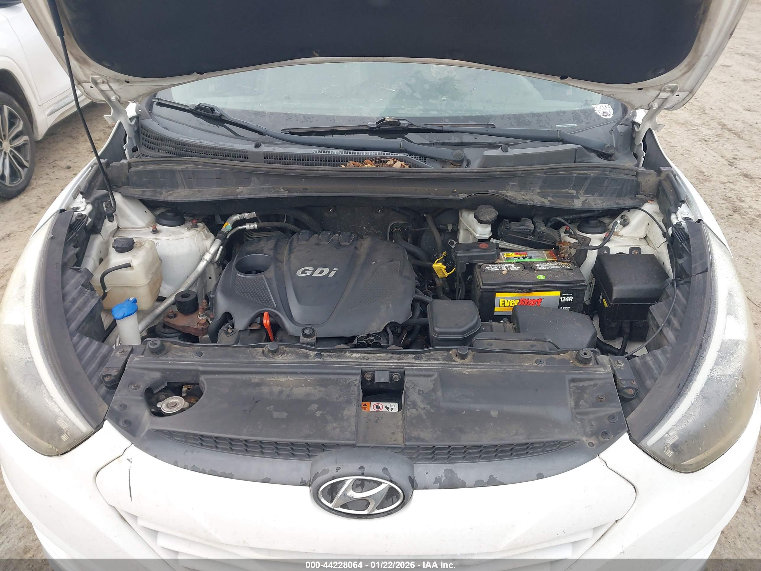 HYUNDAI TUCSON image 10