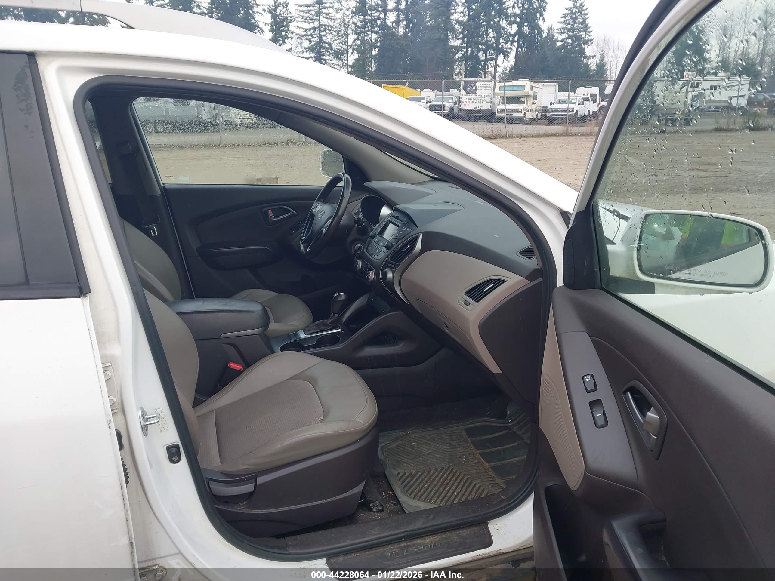HYUNDAI TUCSON image 5