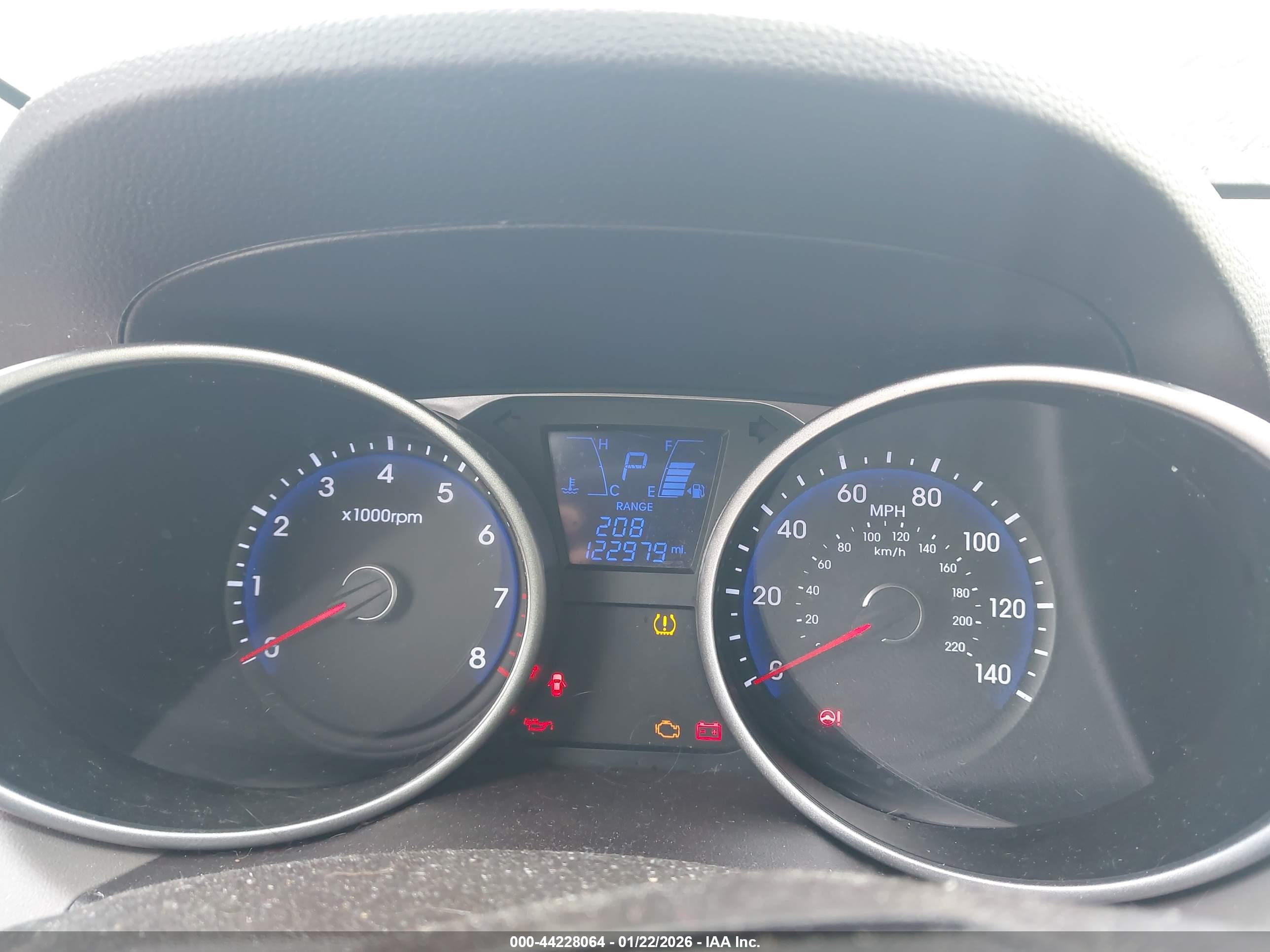 HYUNDAI TUCSON image 7
