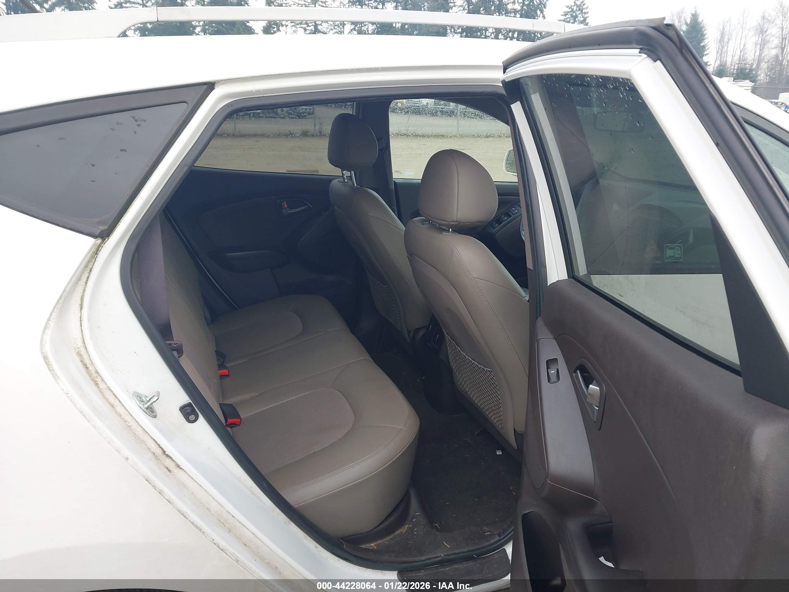 HYUNDAI TUCSON image 8
