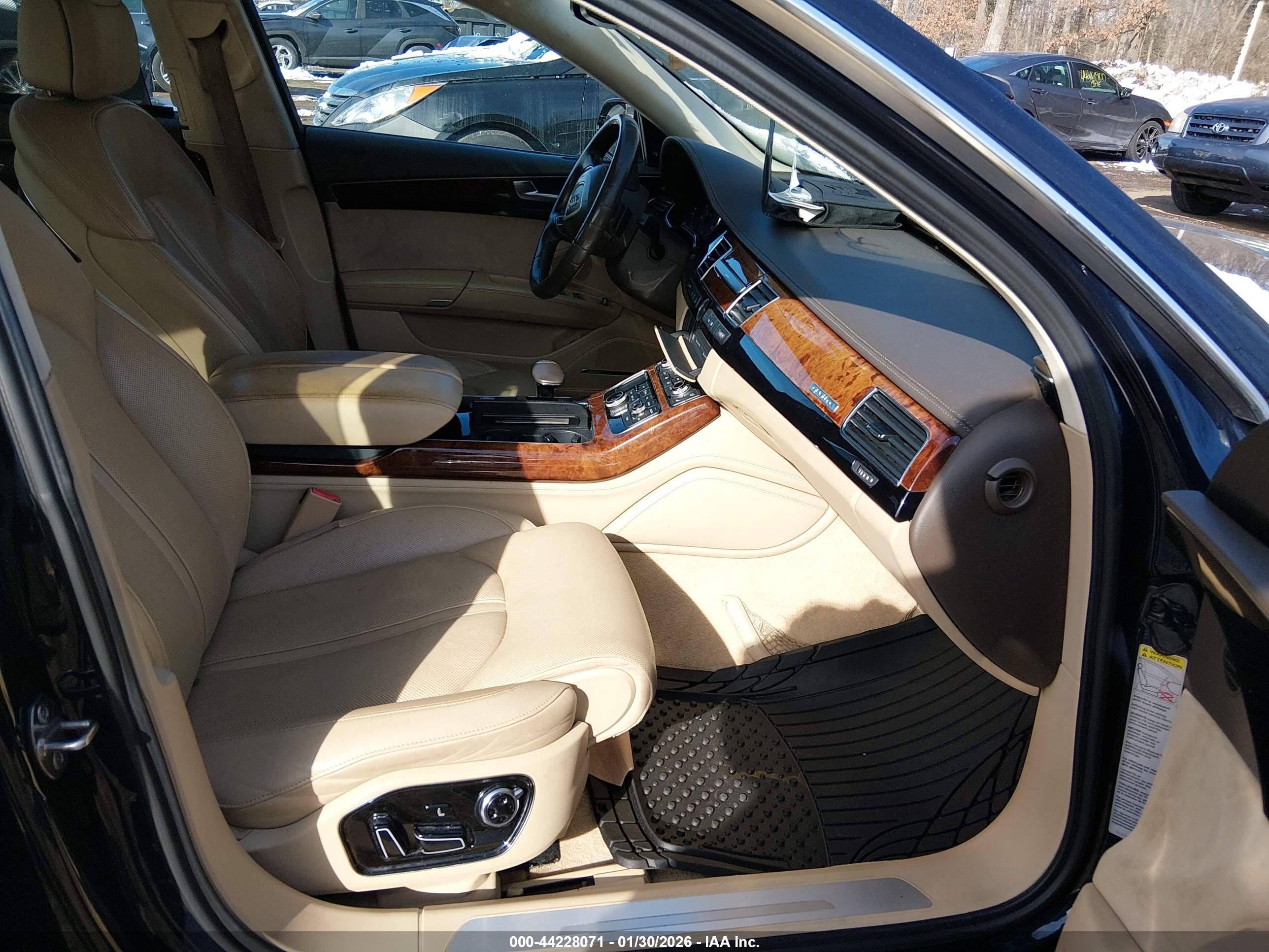 AUDI A8 image 5