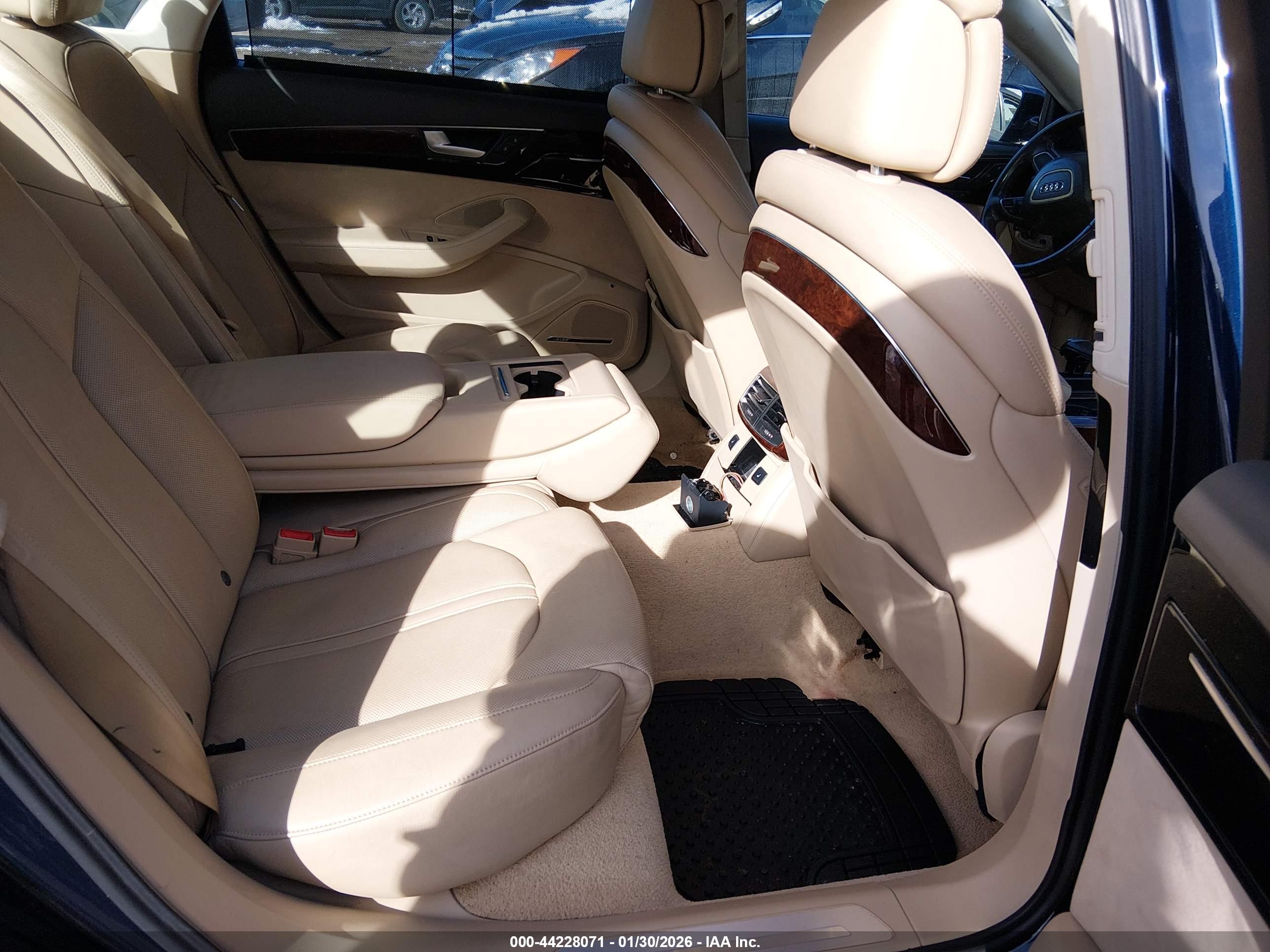 AUDI A8 image 8