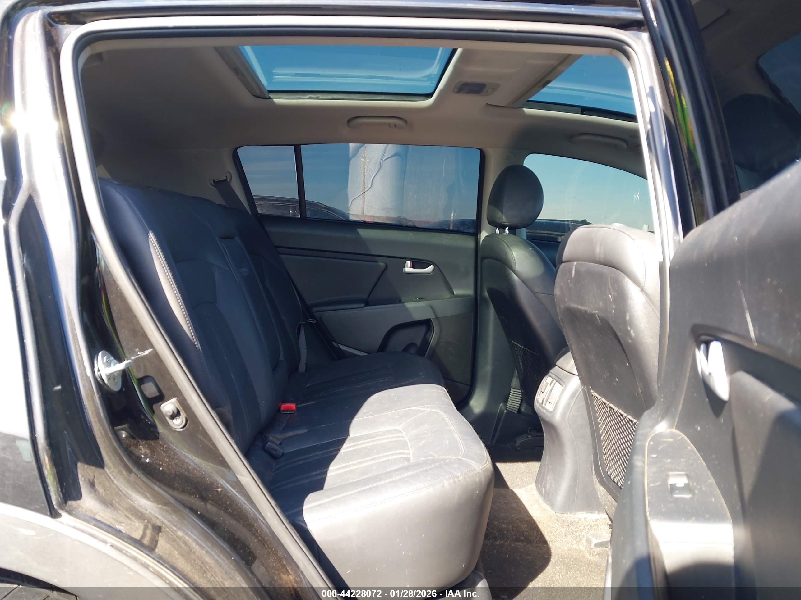 KIA SPORTAGE image 8